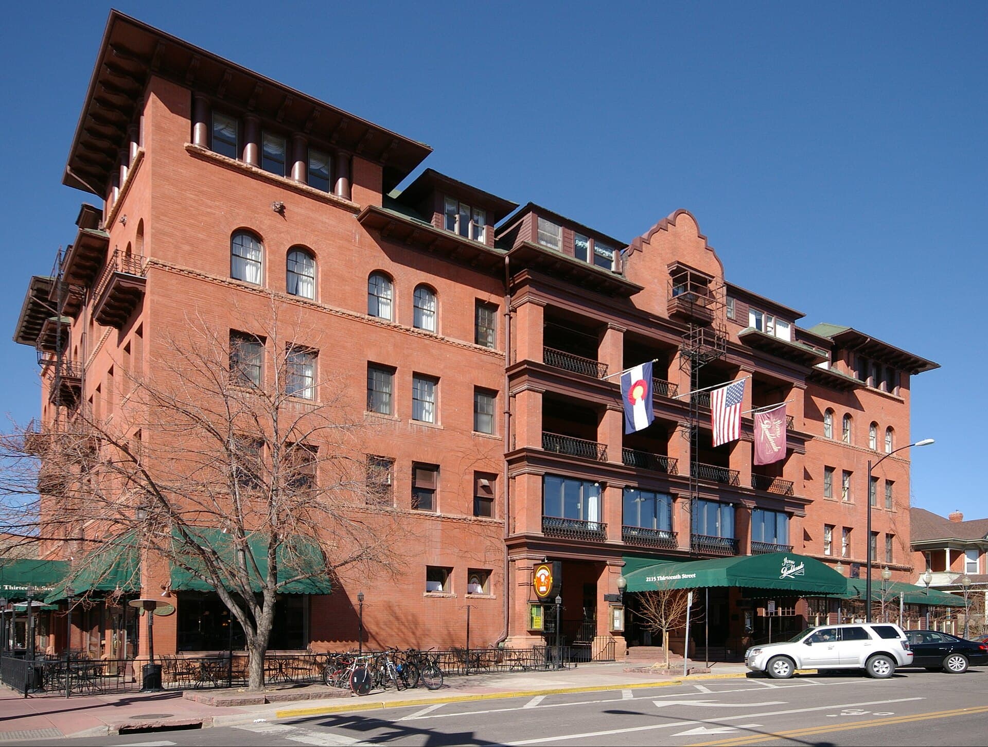 Hotel Boulderado (via Wikimedia Commons, CC BY-SA 3.0)
