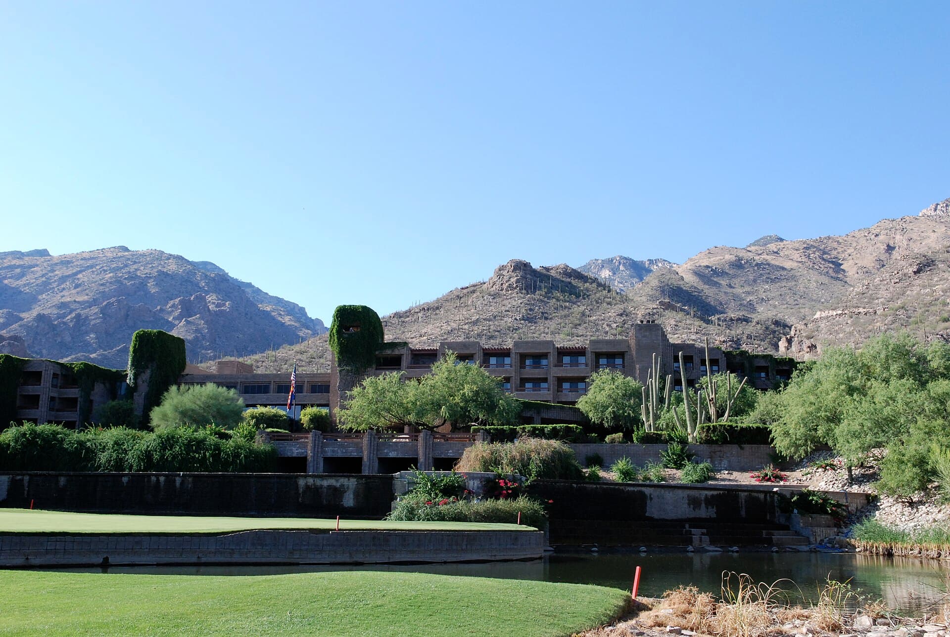 Loews Ventana Canyon Resort (via Wikimedia Commons, CC BY-SA 2.0)