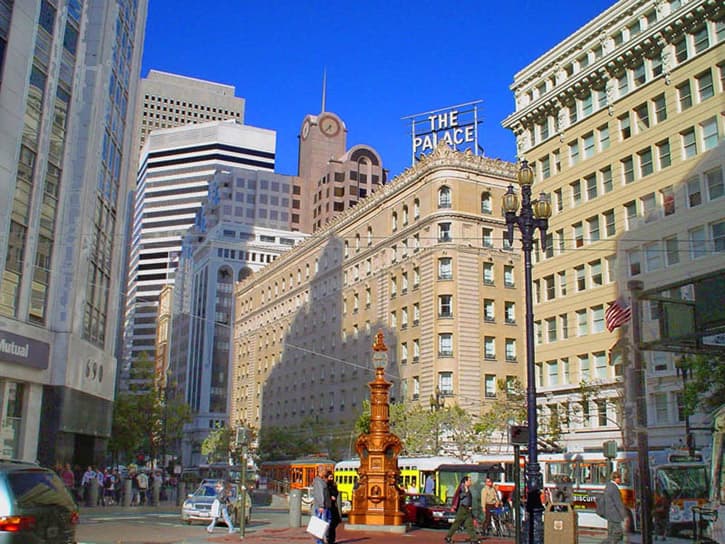 Palace Hotel (via Wikimedia Commons, CC BY-SA 3.0)