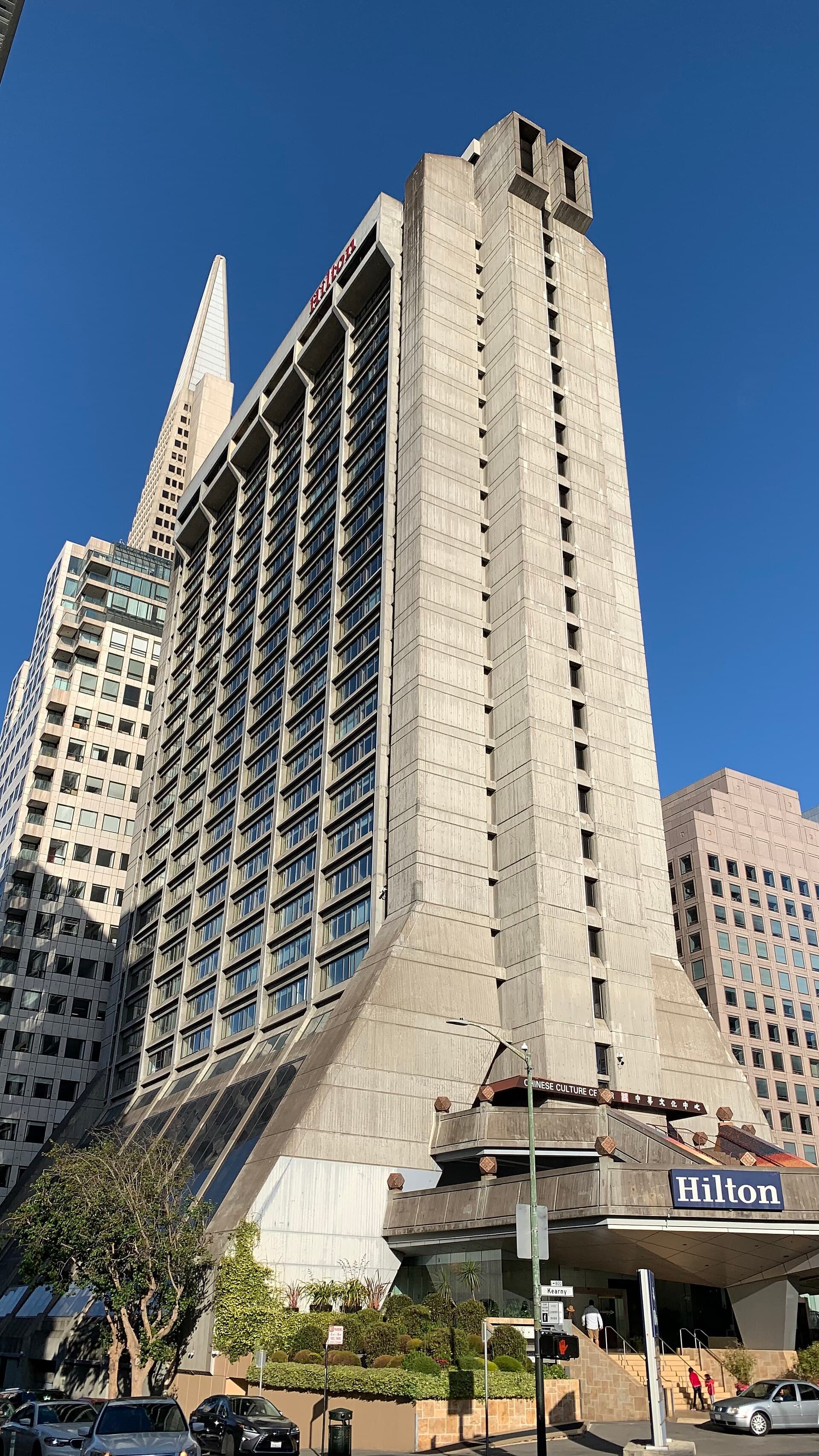 Hilton San Francisco Financial District (via Wikimedia Commons, CC BY-SA 4.0)