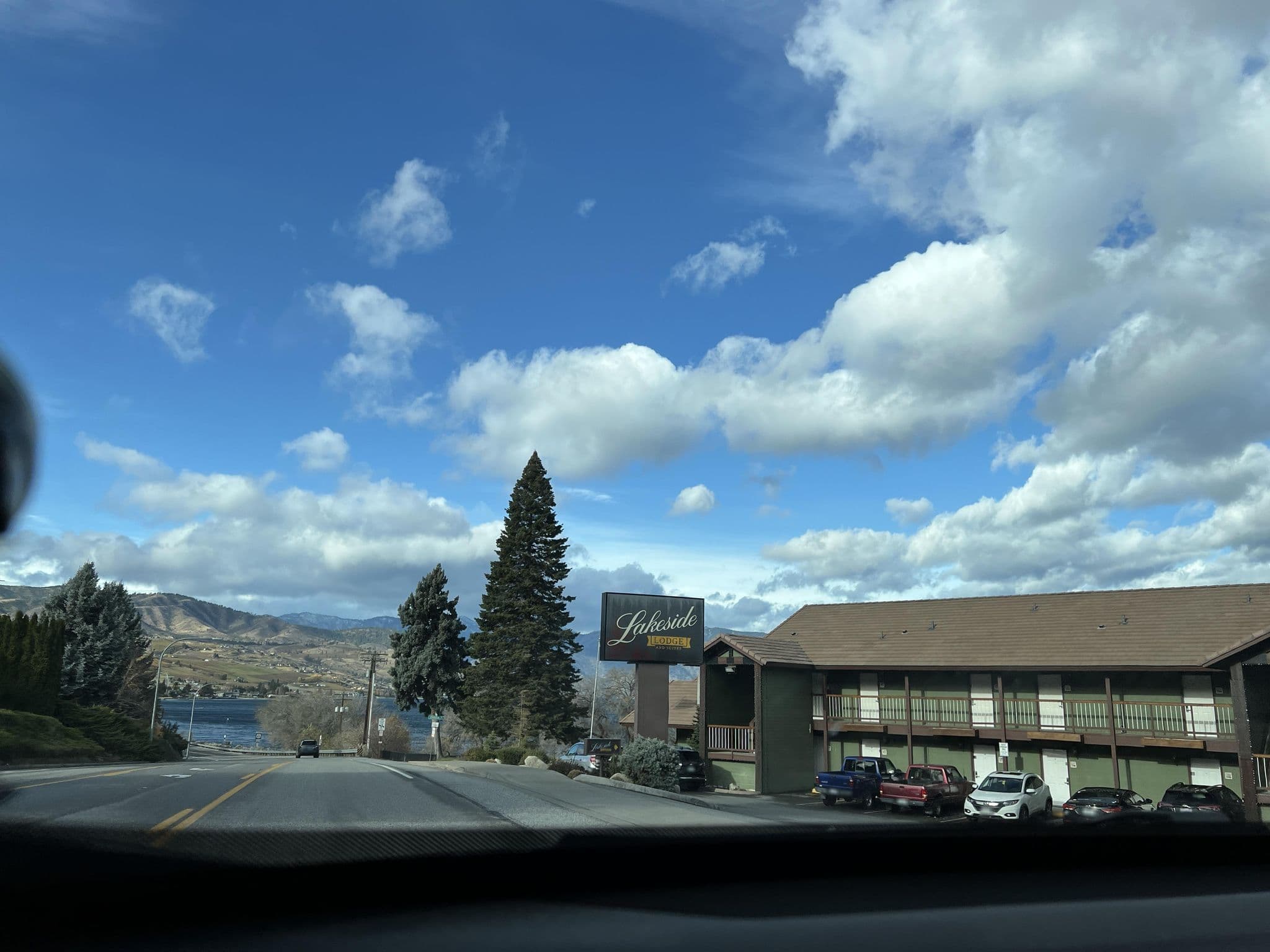 Street view near Lakeside Lodge & Suites, Chelan — © cmiles (CC BY-SA · Mapillary)