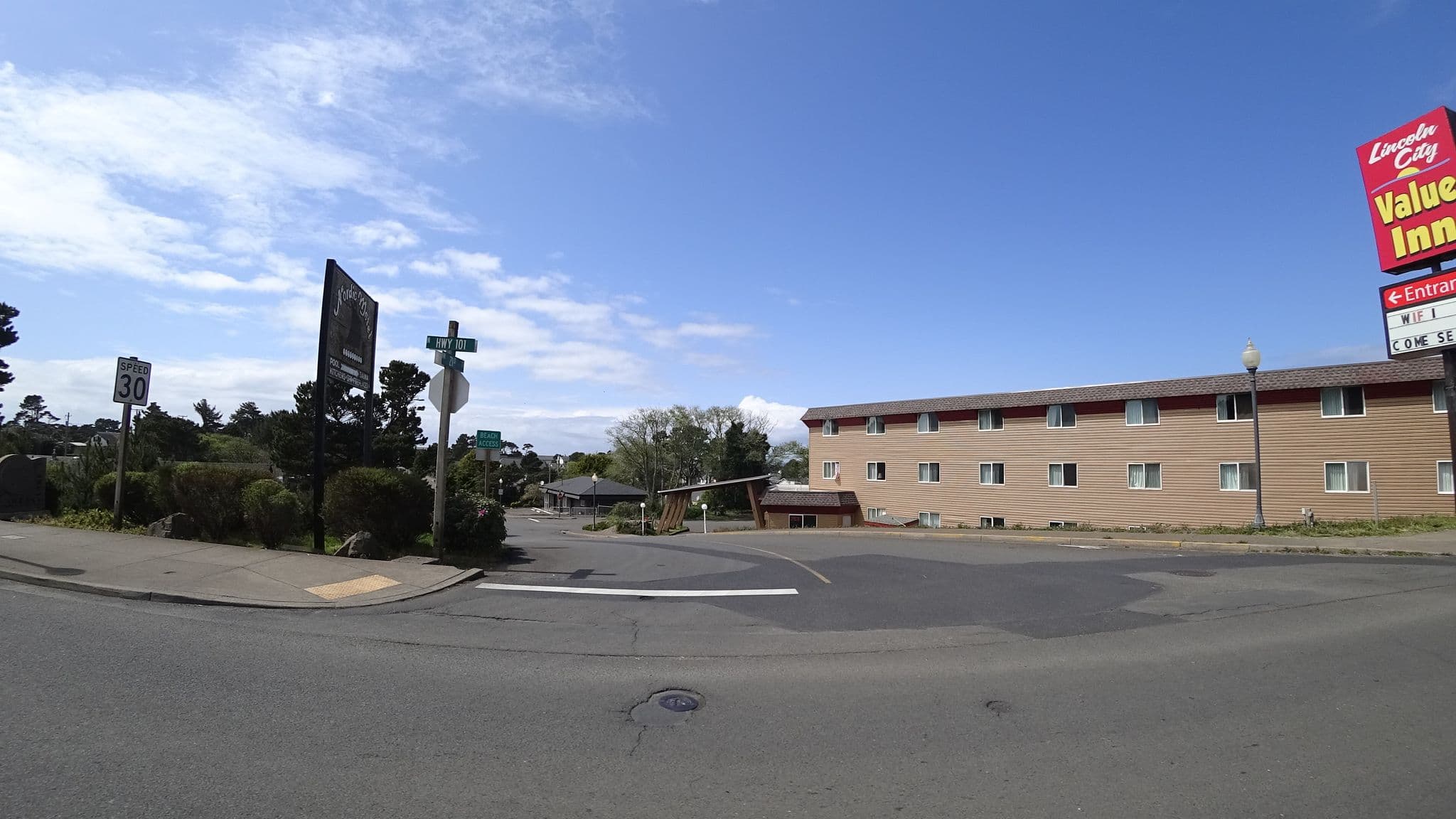 Street view near Coastal Inn, Lincoln City — © stilldavid (CC BY-SA · Mapillary)