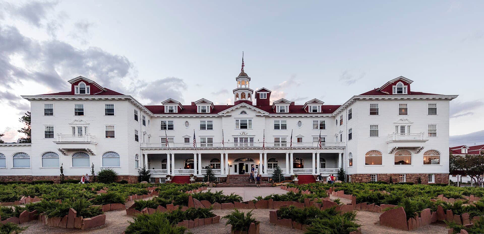The Stanley Hotel (via Wikimedia Commons, Public domain)