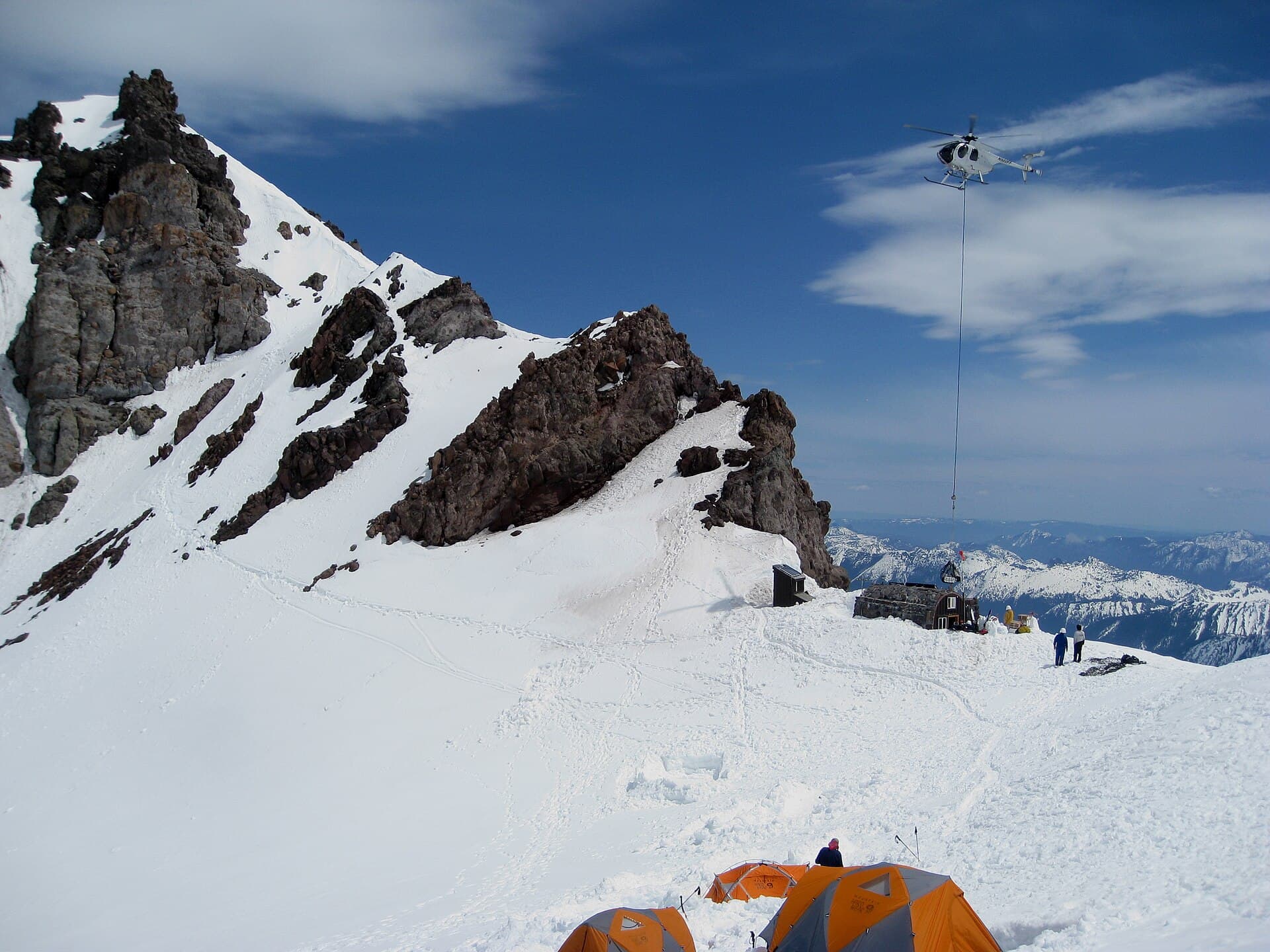 Camp Schurman (via Wikimedia Commons, CC BY-SA 2.0)