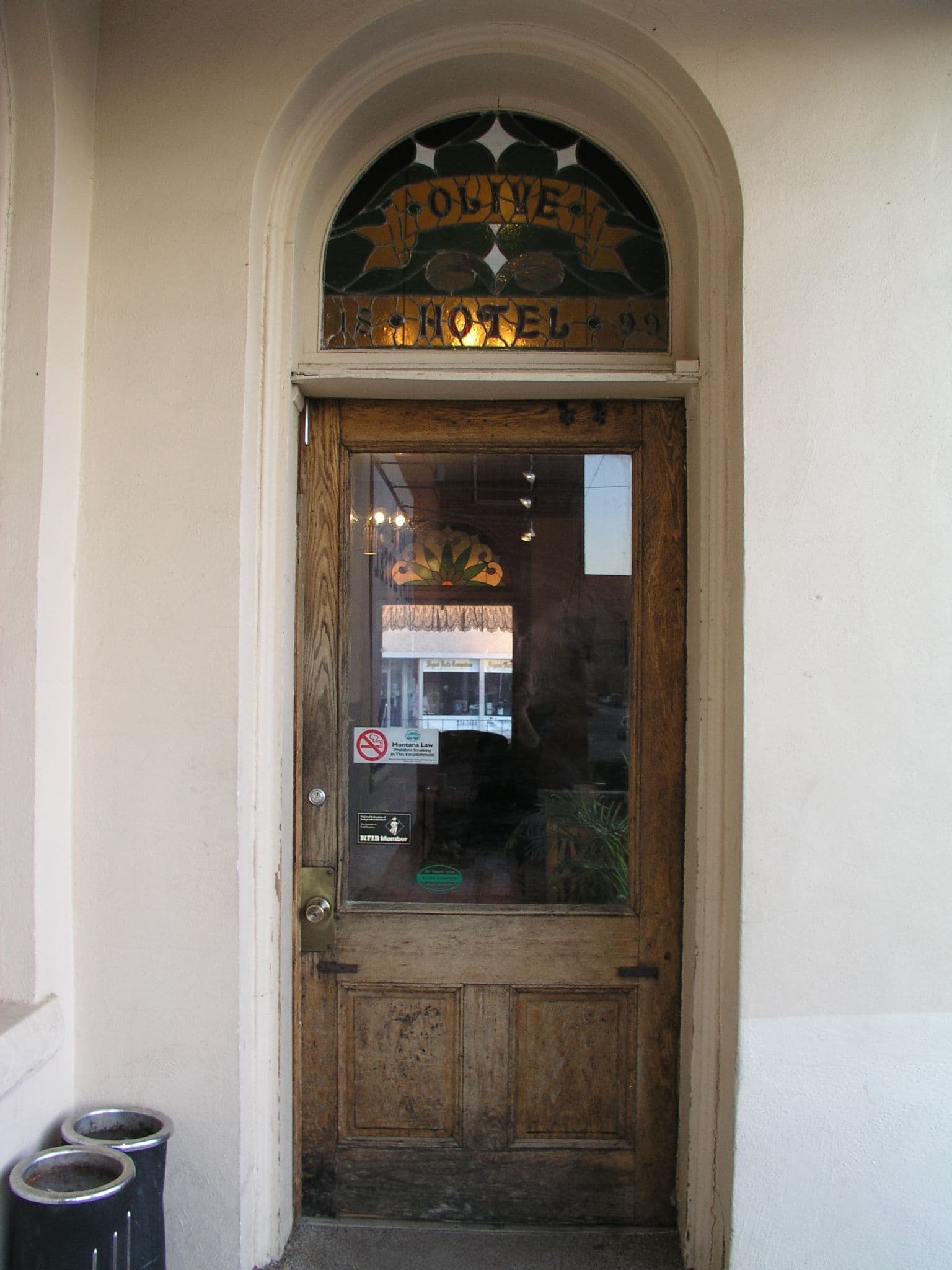 Historic Olive Hotel (via Wikimedia Commons, CC BY 2.0)