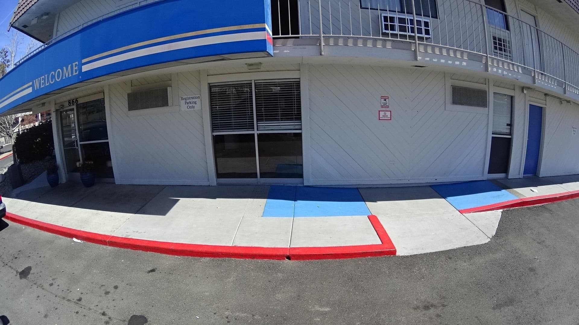 Street view near Motel 6, Reno — © marker_geo (CC BY-SA · Mapillary)