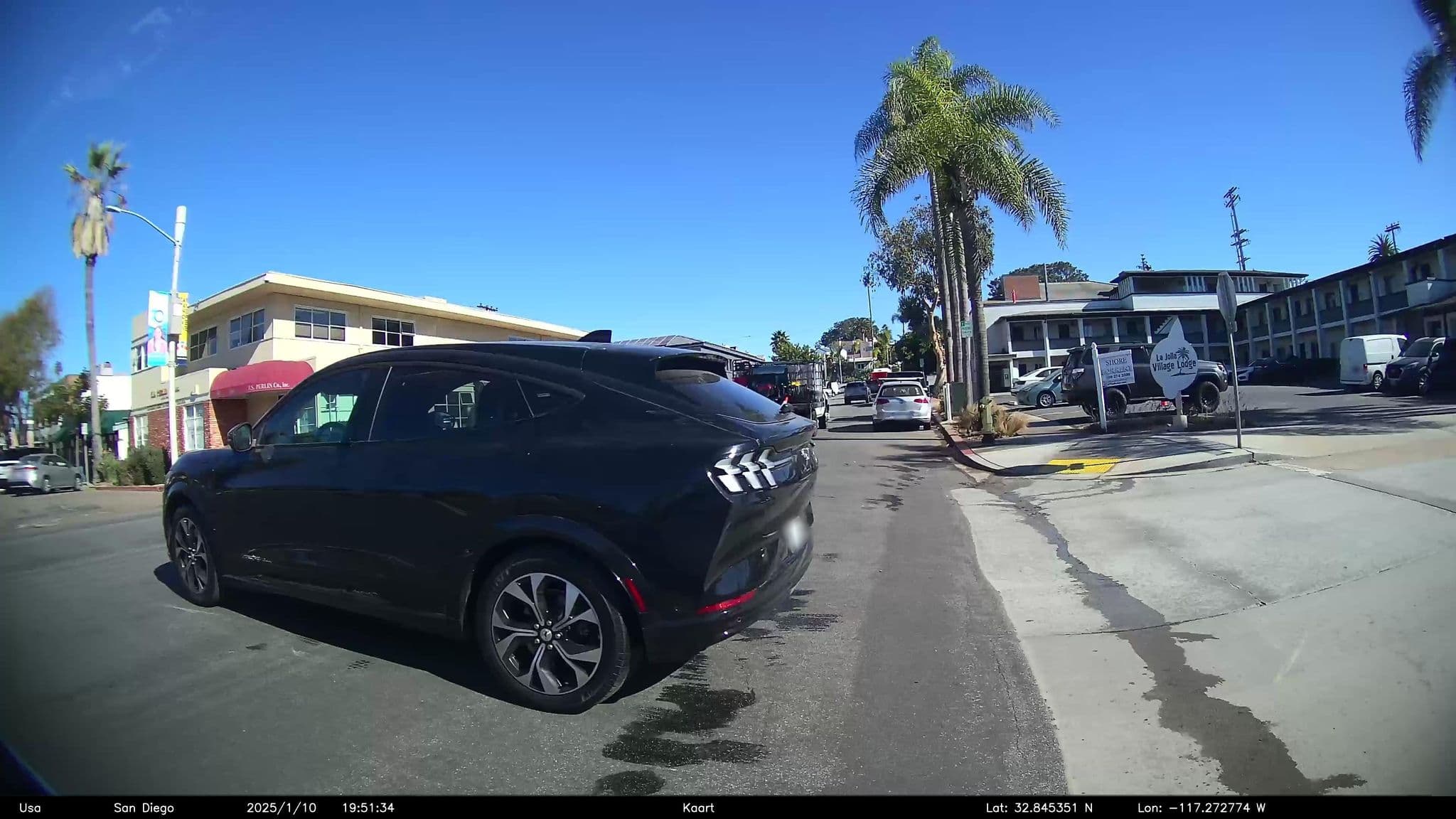 Street view near La Jolla Village Lodge, La Jolla — © GoProMAX3M (CC BY-SA · Mapillary)