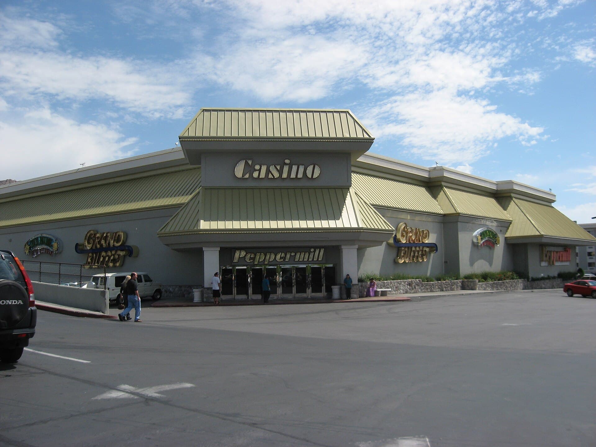 Peppermill Hotel Casino : Wendover (via Wikimedia Commons, CC BY-SA 3.0)