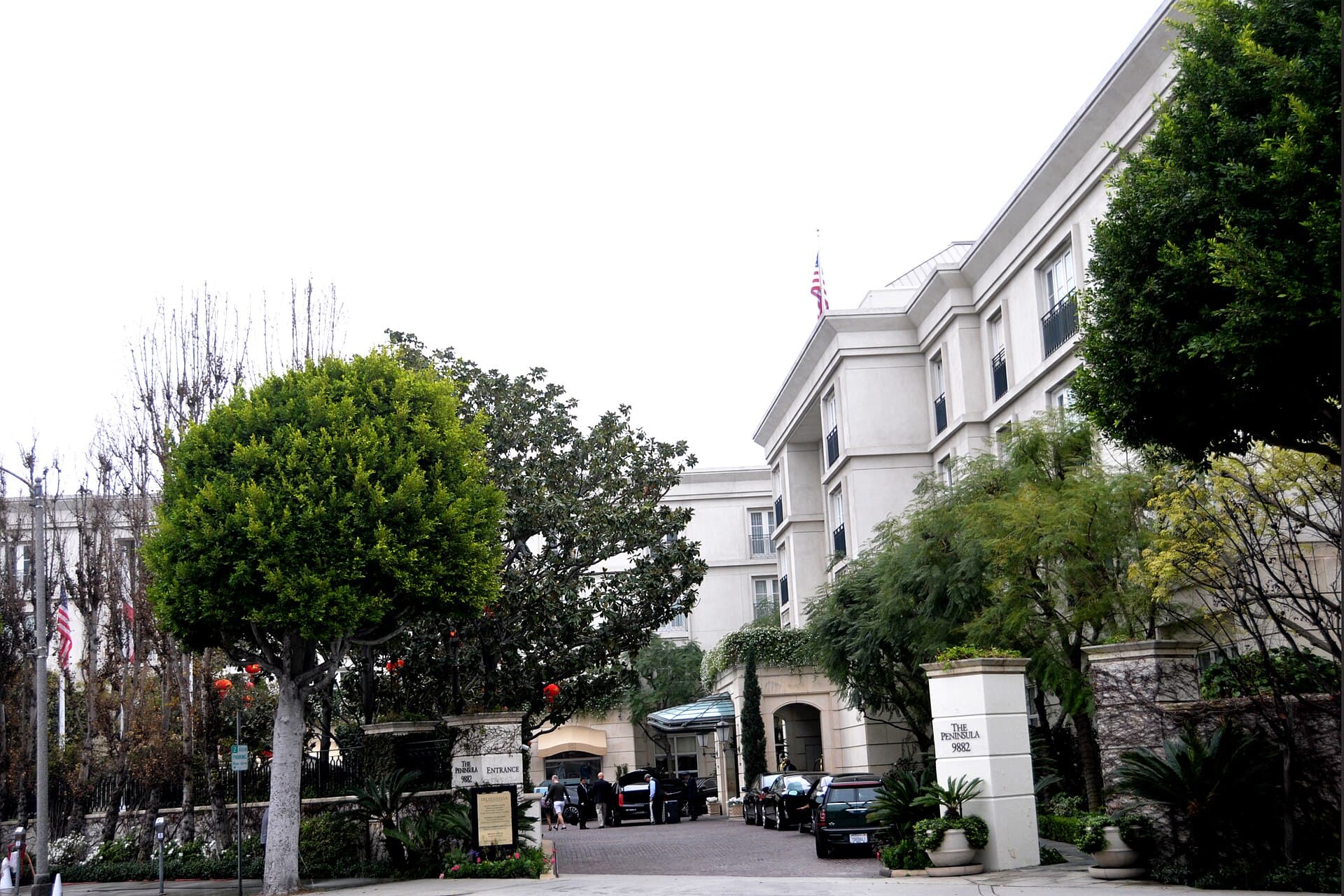 The Peninsula Beverly Hills (via Wikimedia Commons, CC BY-SA 3.0)