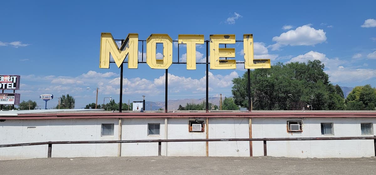 Deser-Est Motor Lodge, Motel in Ely