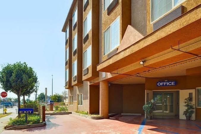 H3 Inn & Suites - LAX Airport, Hotel in Lennox