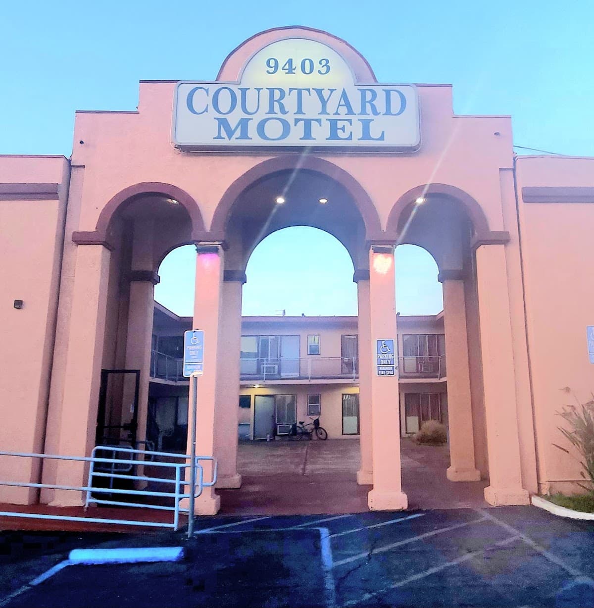 Courtyard Motel, Motel in Downey