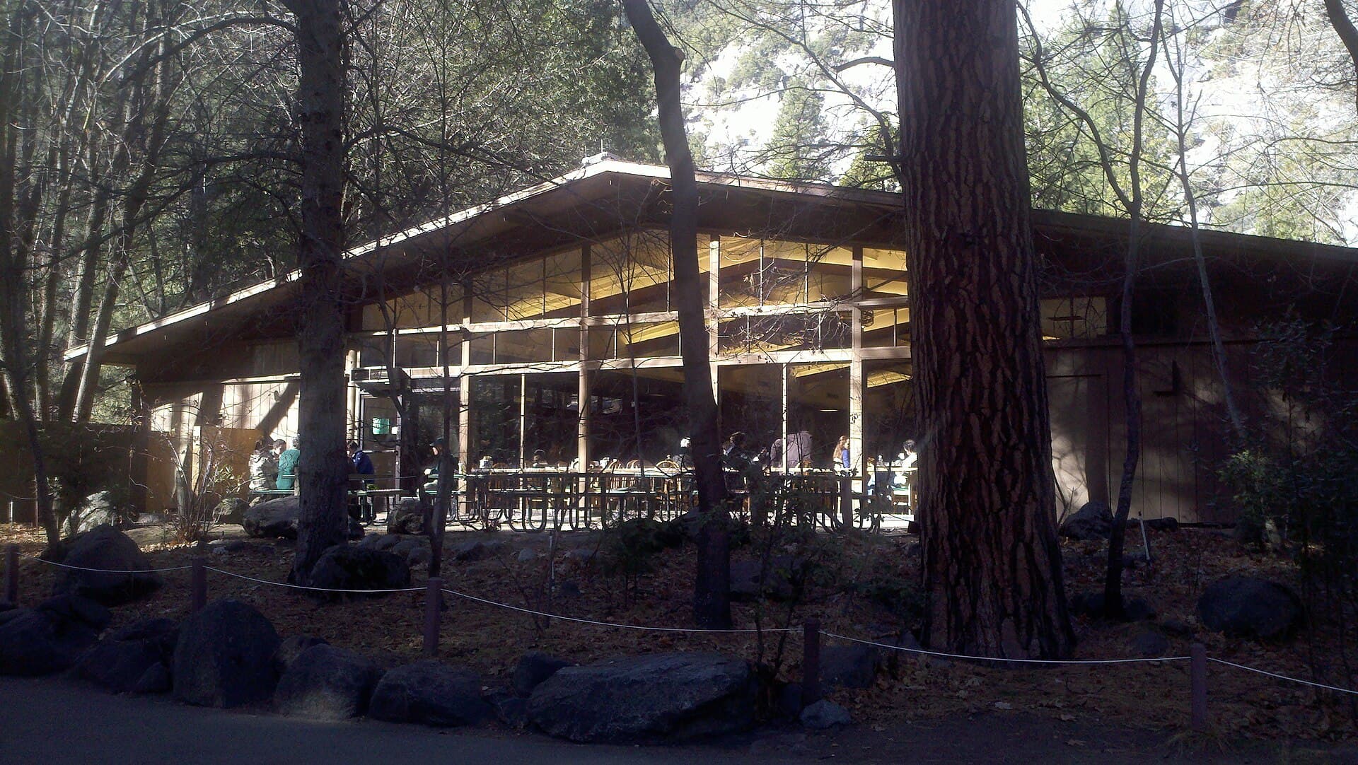 Yosemite Valley Lodge (via Wikimedia Commons, CC BY-SA 3.0)