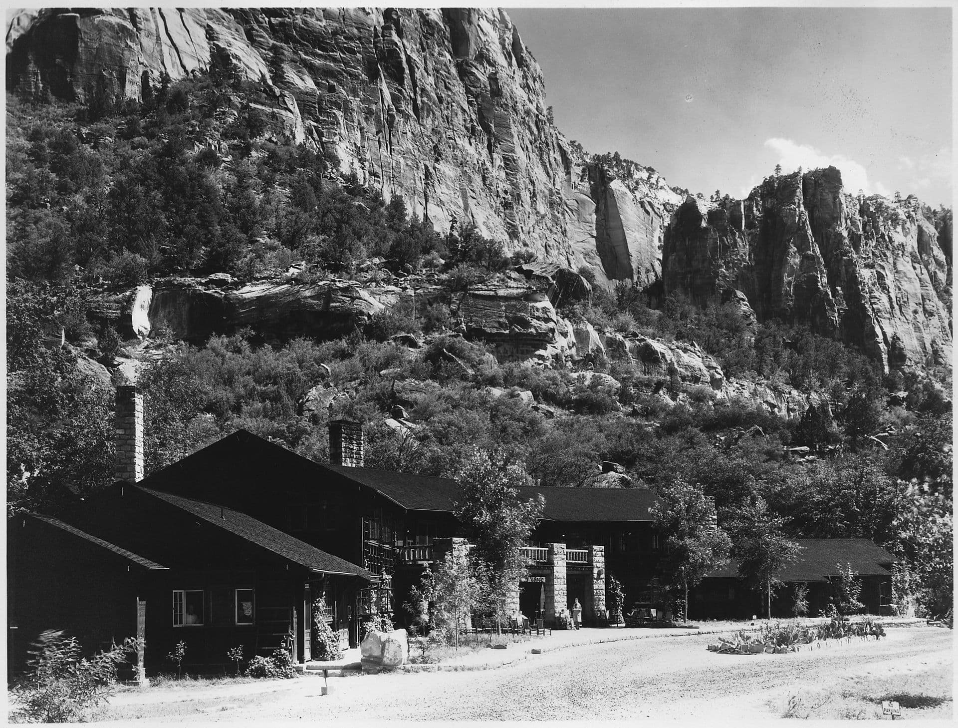 Zion Lodge (via Wikimedia Commons, Public domain)