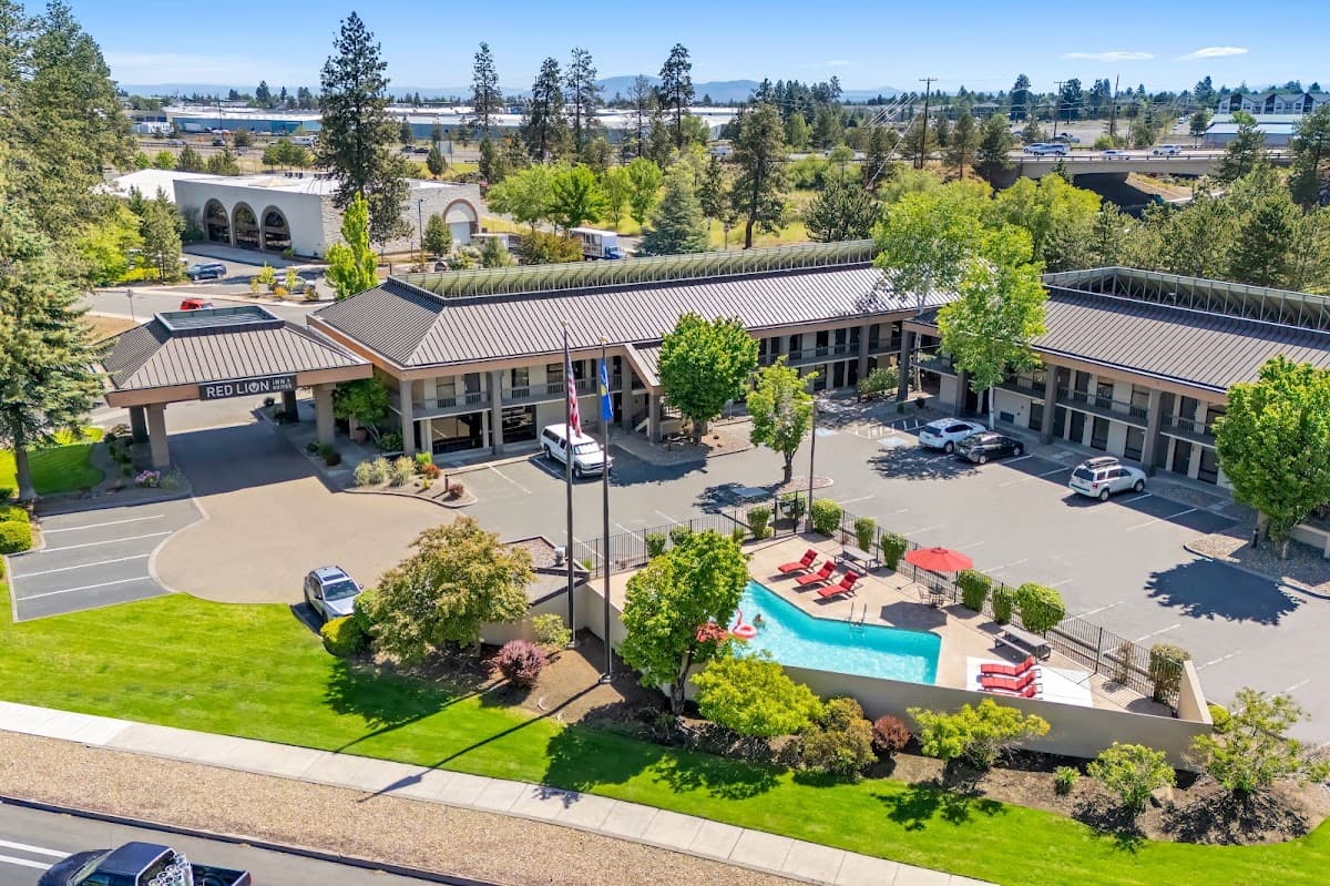 Red Lion Inn & Suites Deschutes River Bend, Hotel in Bend