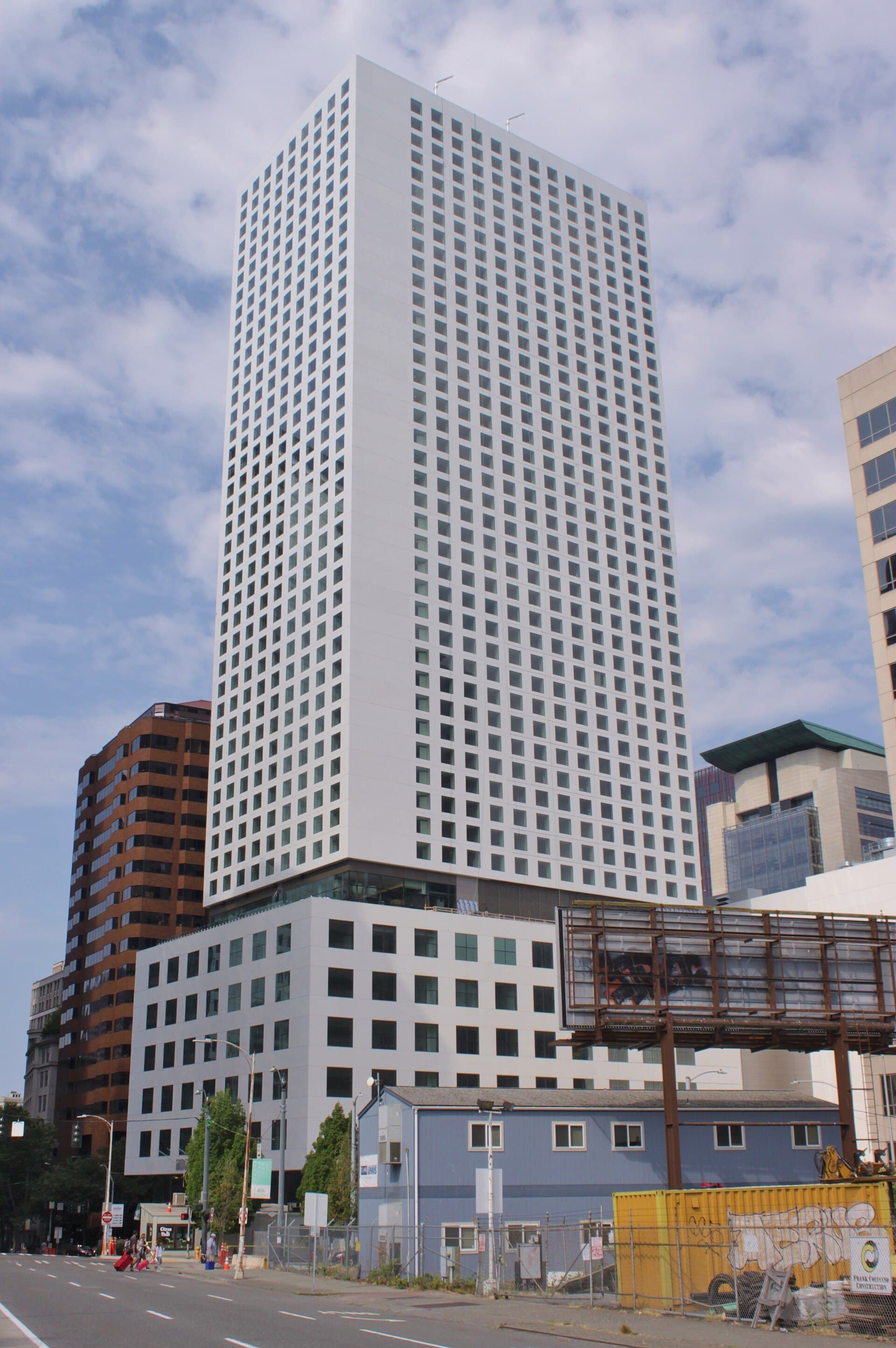 Hyatt Regency Seattle (via Wikimedia Commons, CC BY-SA 4.0)