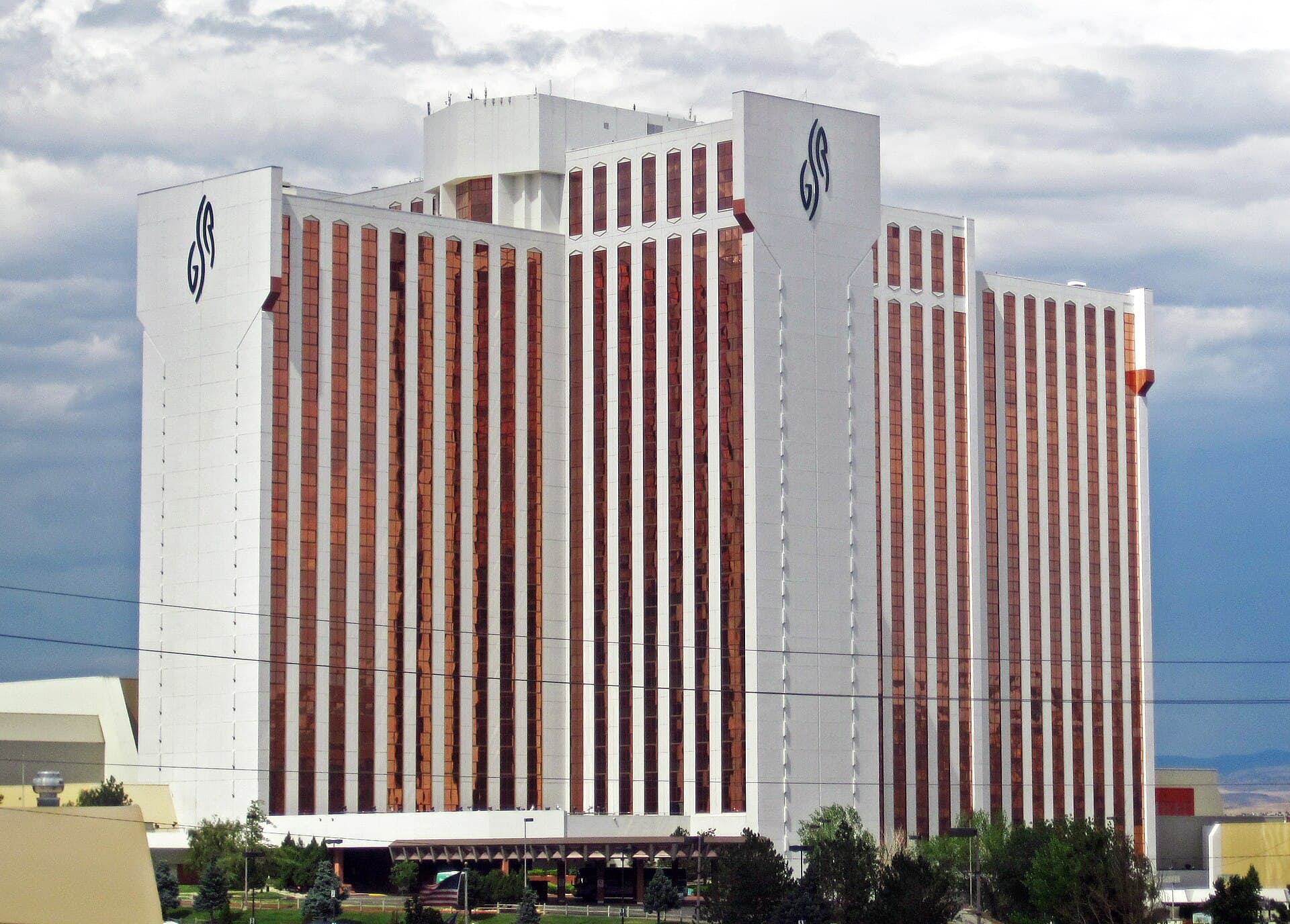 Grand Sierra Resort Hotel (via Wikimedia Commons, CC BY 2.0)