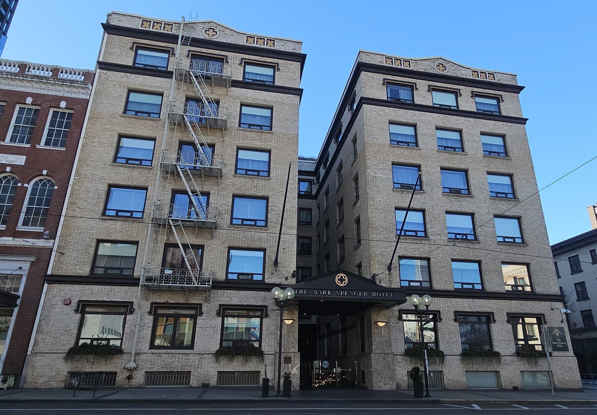 The Mark Spencer Hotel (via Wikimedia Commons, CC BY-SA 4.0)