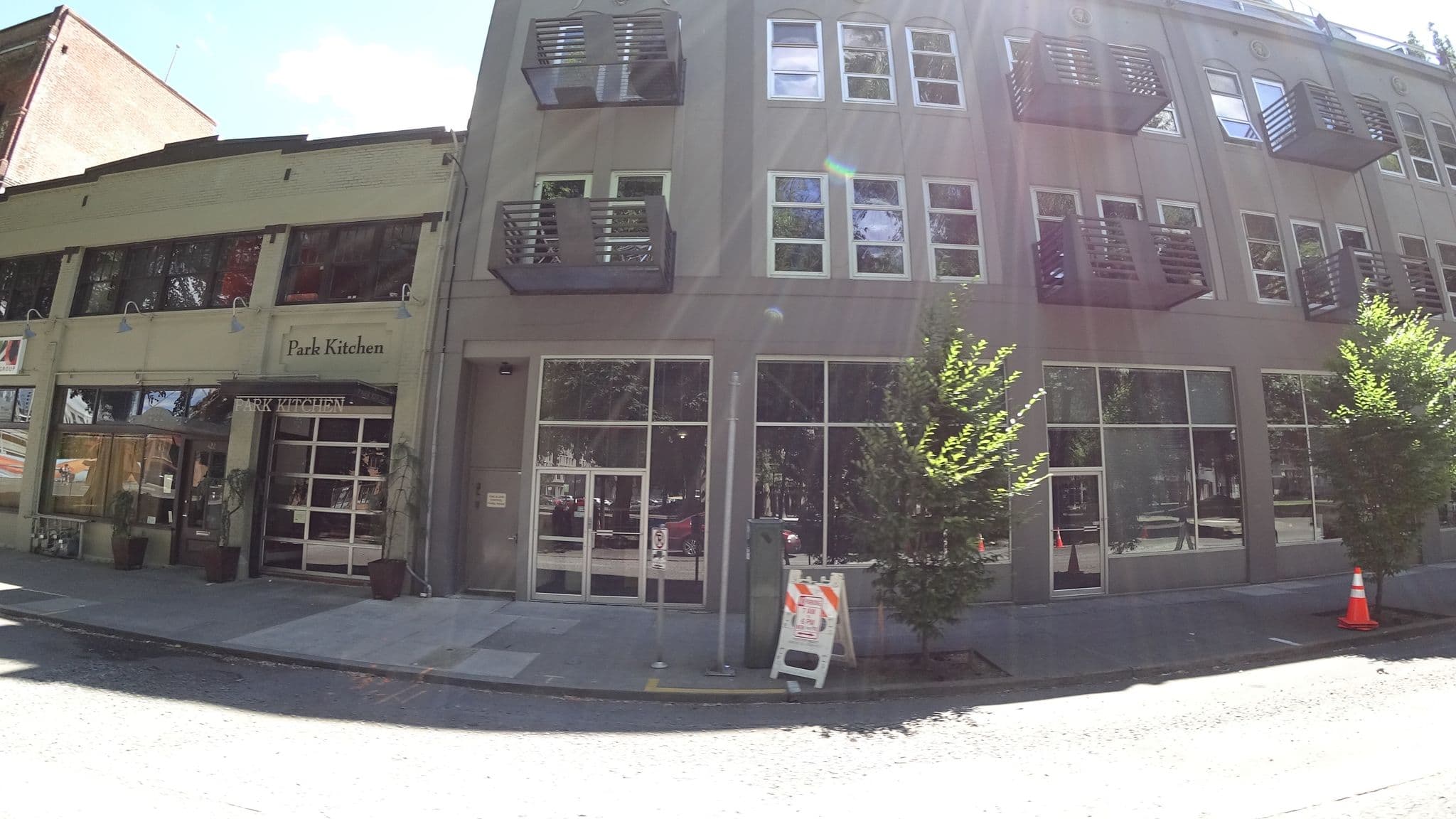 Street view near Harlow Hotel, Portland