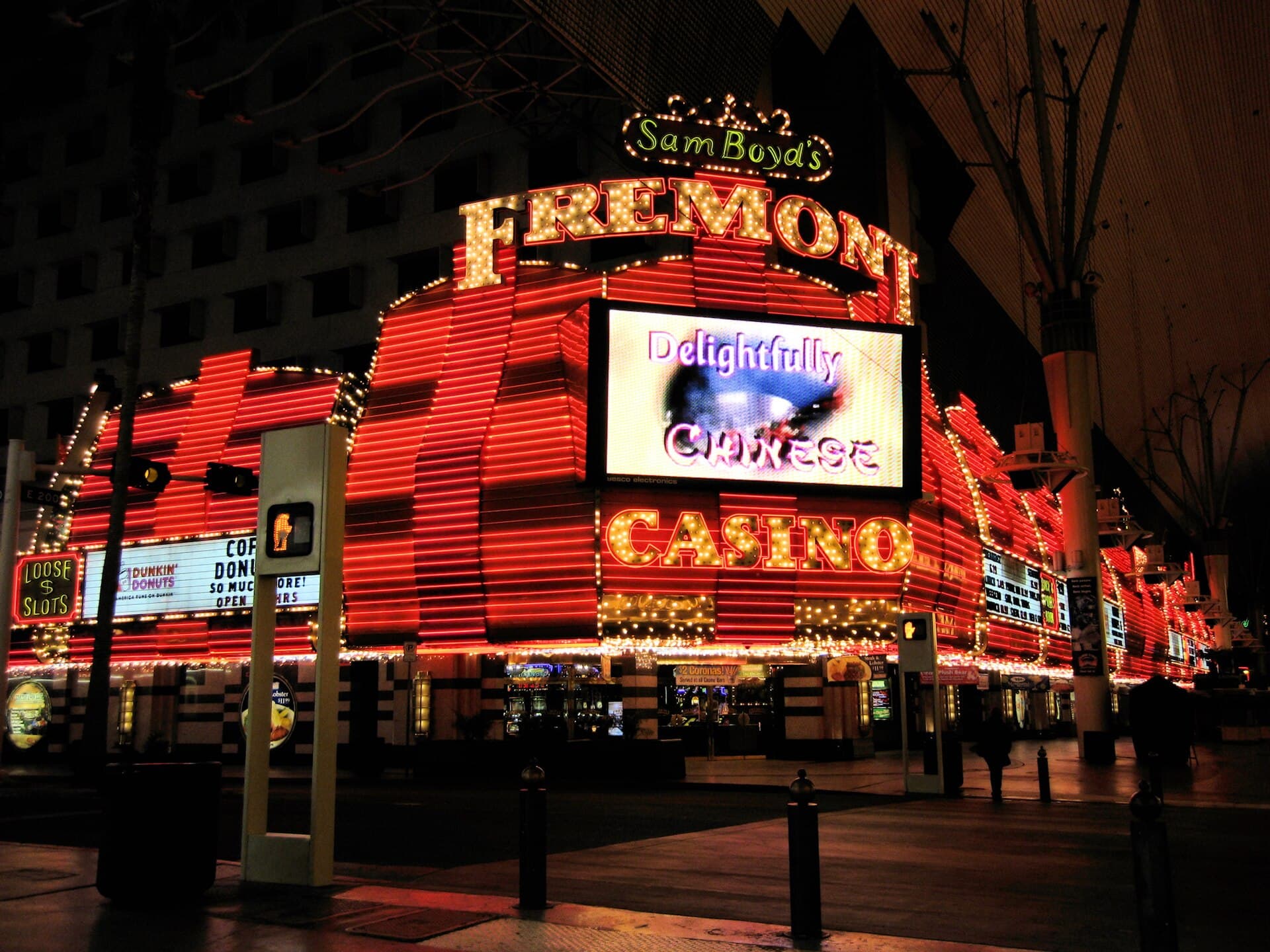 Fremont Hotel & Casino Las Vegas (via Wikimedia Commons, CC BY-SA 3.0)