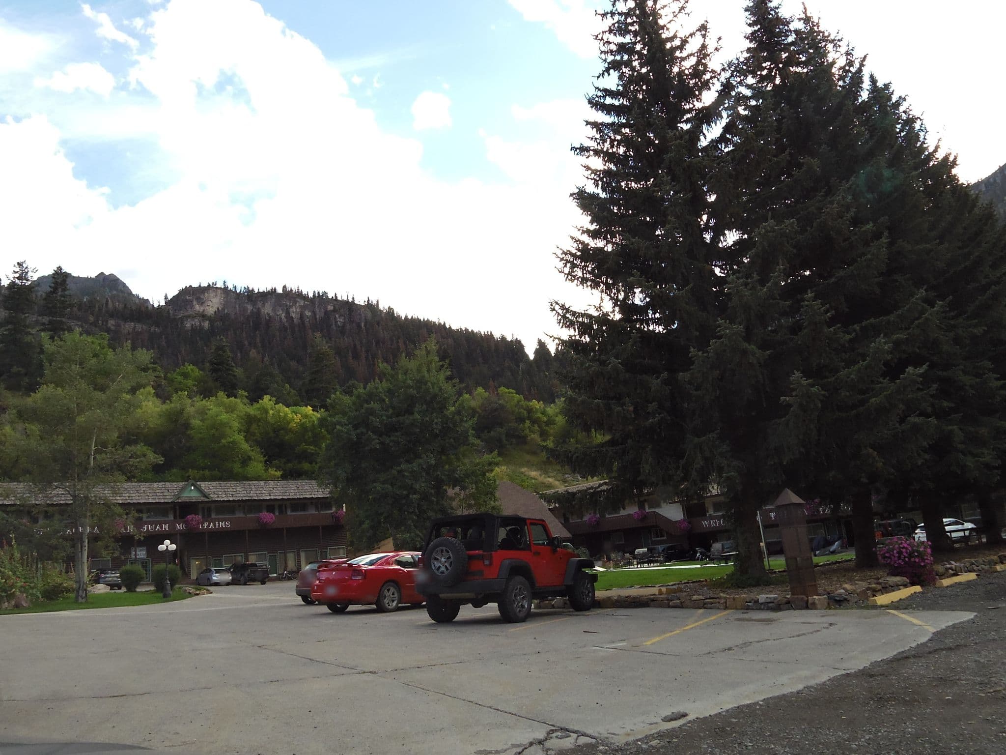 Street view near Twin Peaks Lodge & Hot Springs, Ouray — © andrewsnow (CC BY-SA · Mapillary)