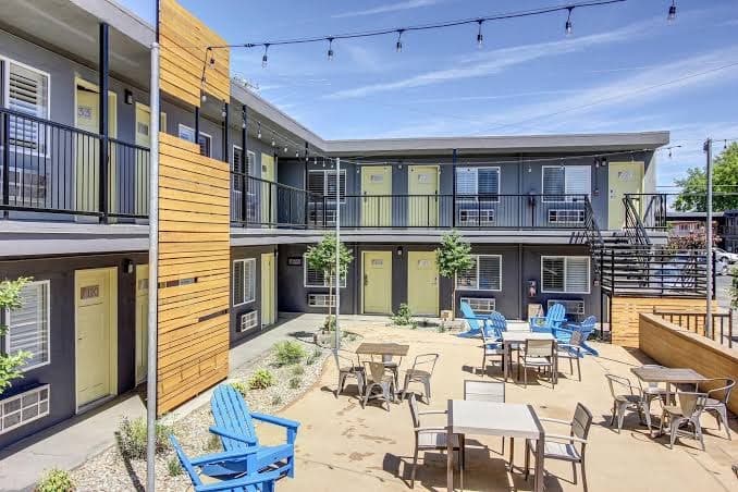 Americana Modern Hotel, Hotel in Redding