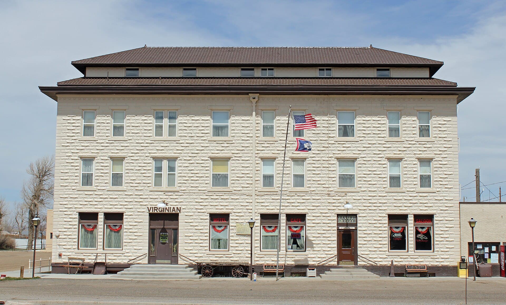 The Virginian Hotel (via Wikimedia Commons, CC BY 3.0)