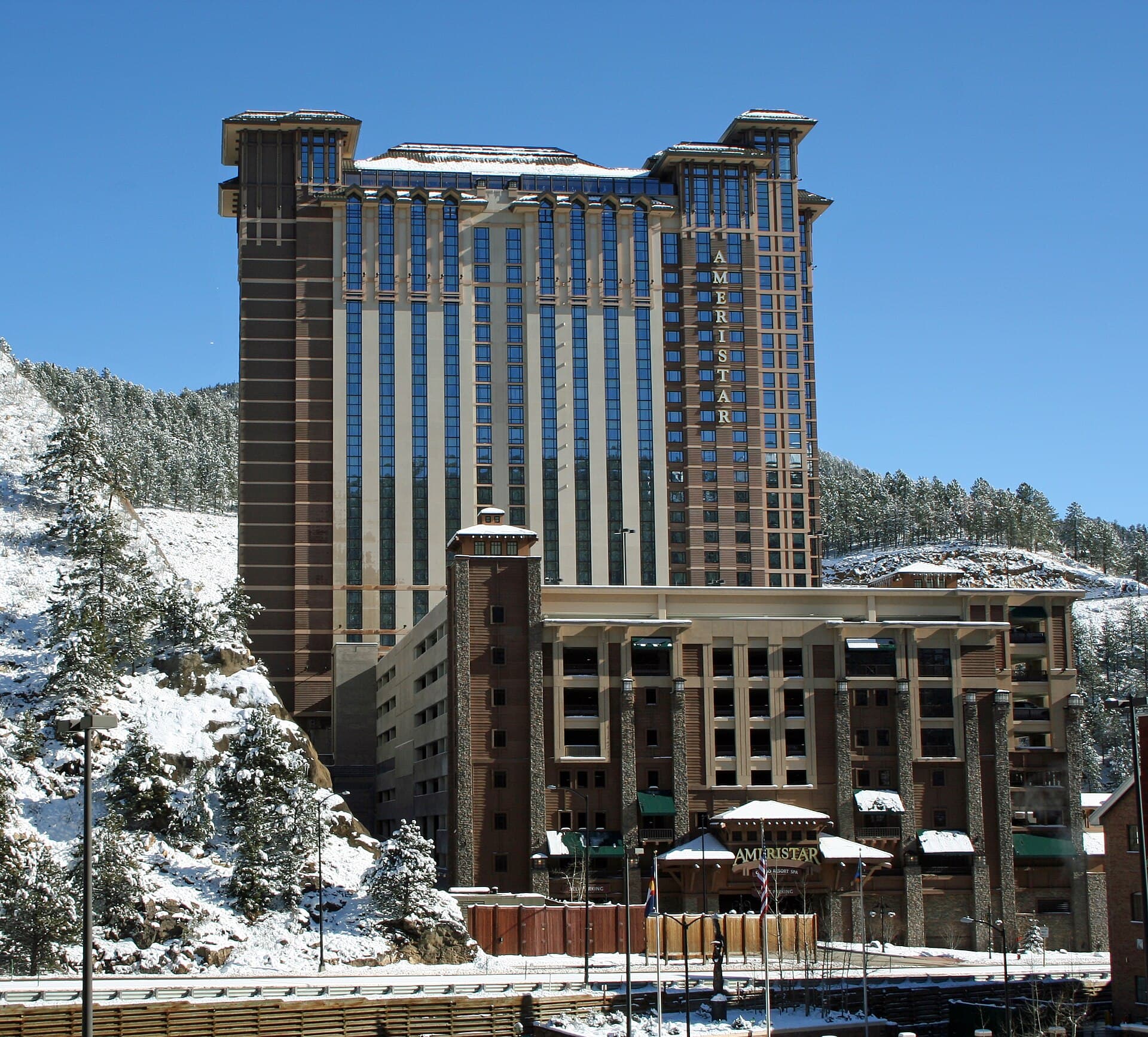 Ameristar Black Hawk Hotel (via Wikimedia Commons, CC BY-SA 3.0)