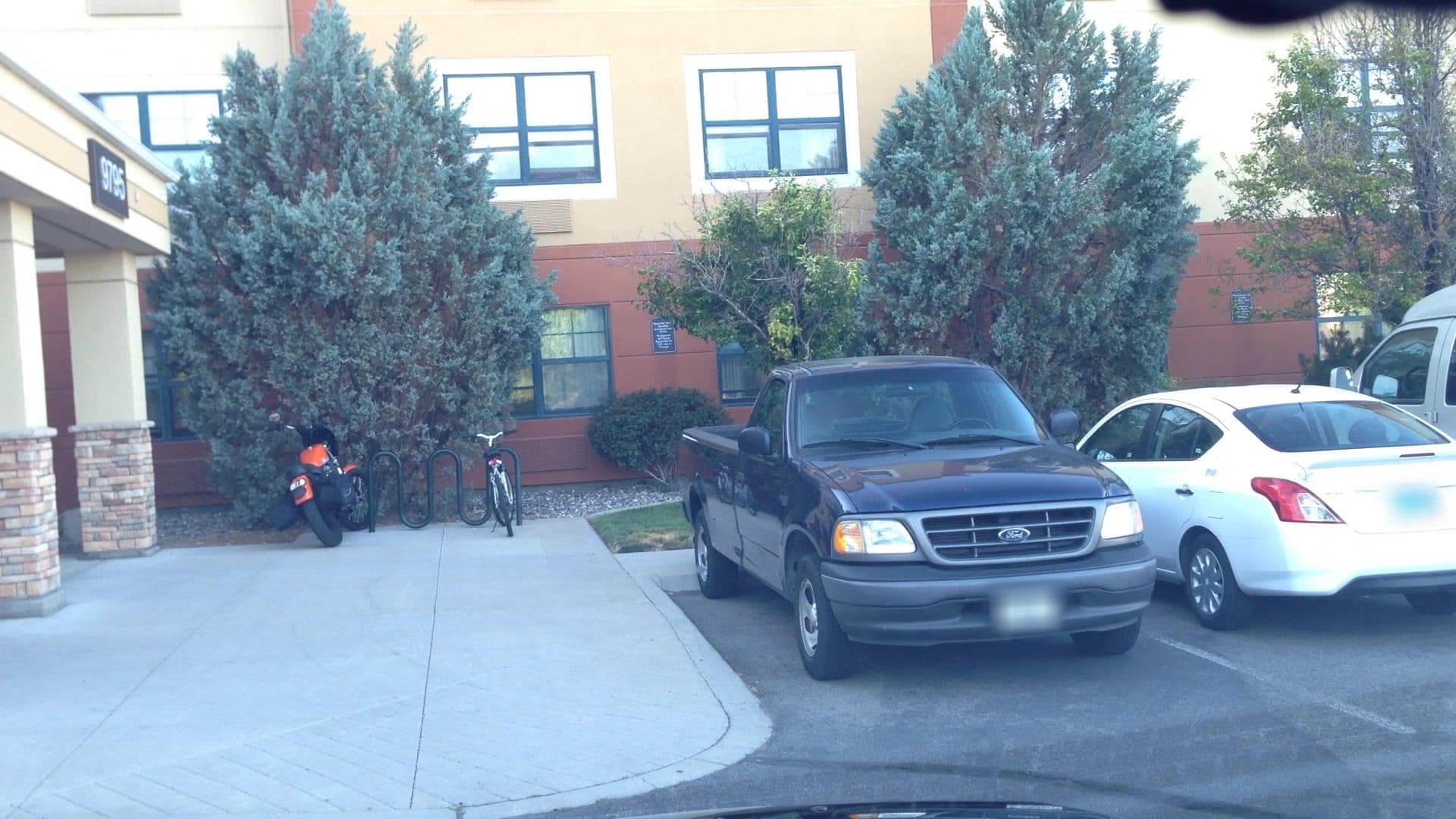 Street view near Extended Stay America, Sparks — © lvl5 (CC BY-SA · Mapillary)