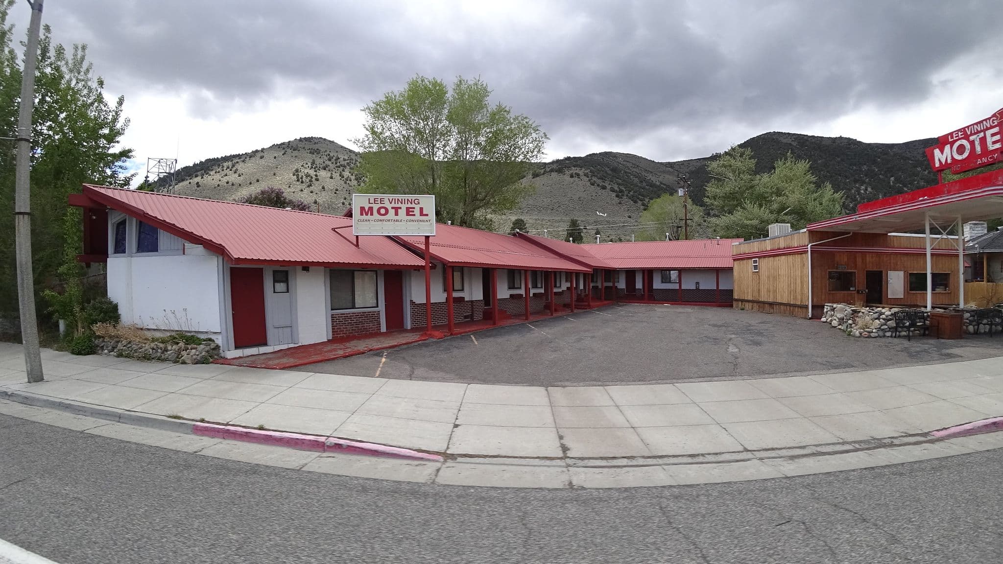 Street view near El Mono Motel, Mammoth Lakes