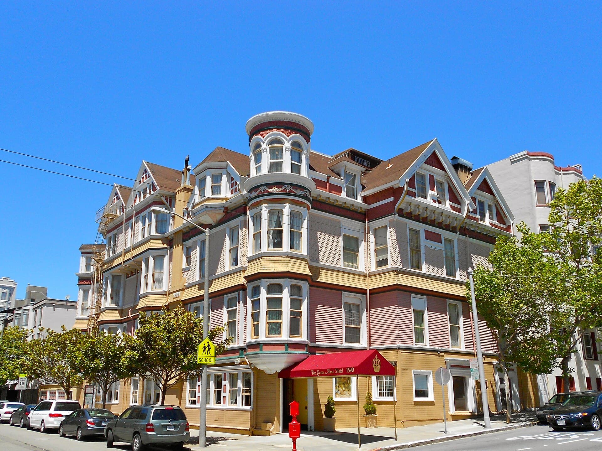 Queen Anne Hotel (via Wikimedia Commons, CC0)