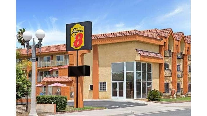 Super 8 by Wyndham Cypress Buena Park Area, Motel in La Palma