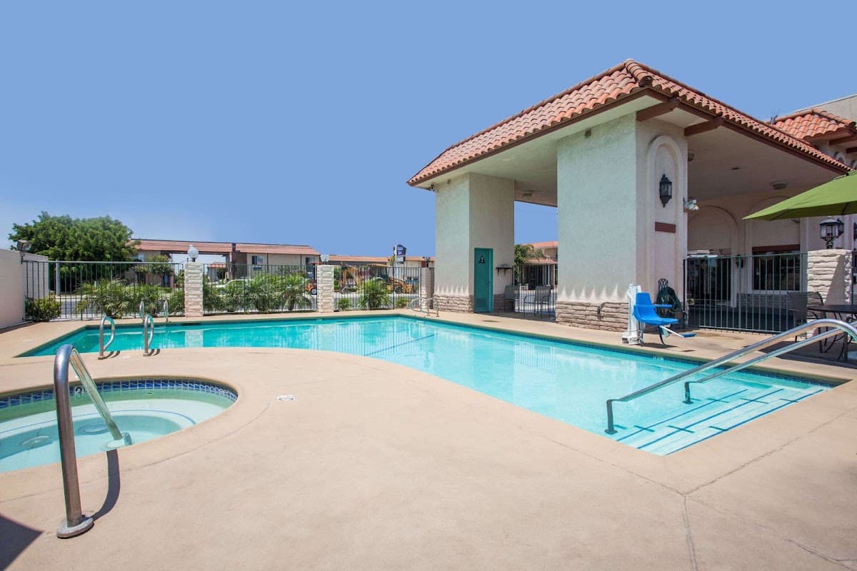 Days Inn by Wyndham Anaheim Near the Park, Hotel in Stanton