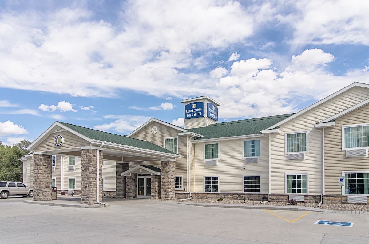 Cobblestone Inn and Suites Guernsey, Hotel in Guernsey