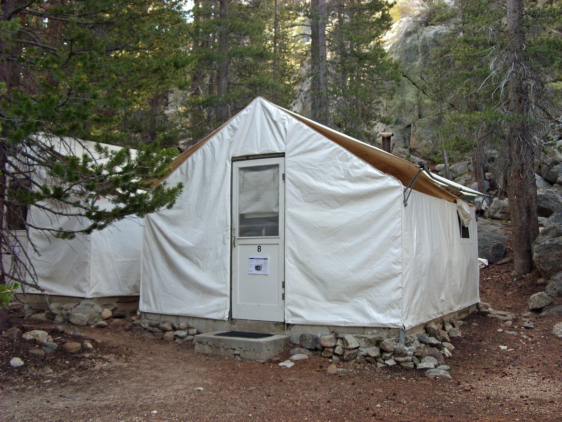 Glen Aulin High Sierra Camp (via Wikimedia Commons, CC BY 2.0)