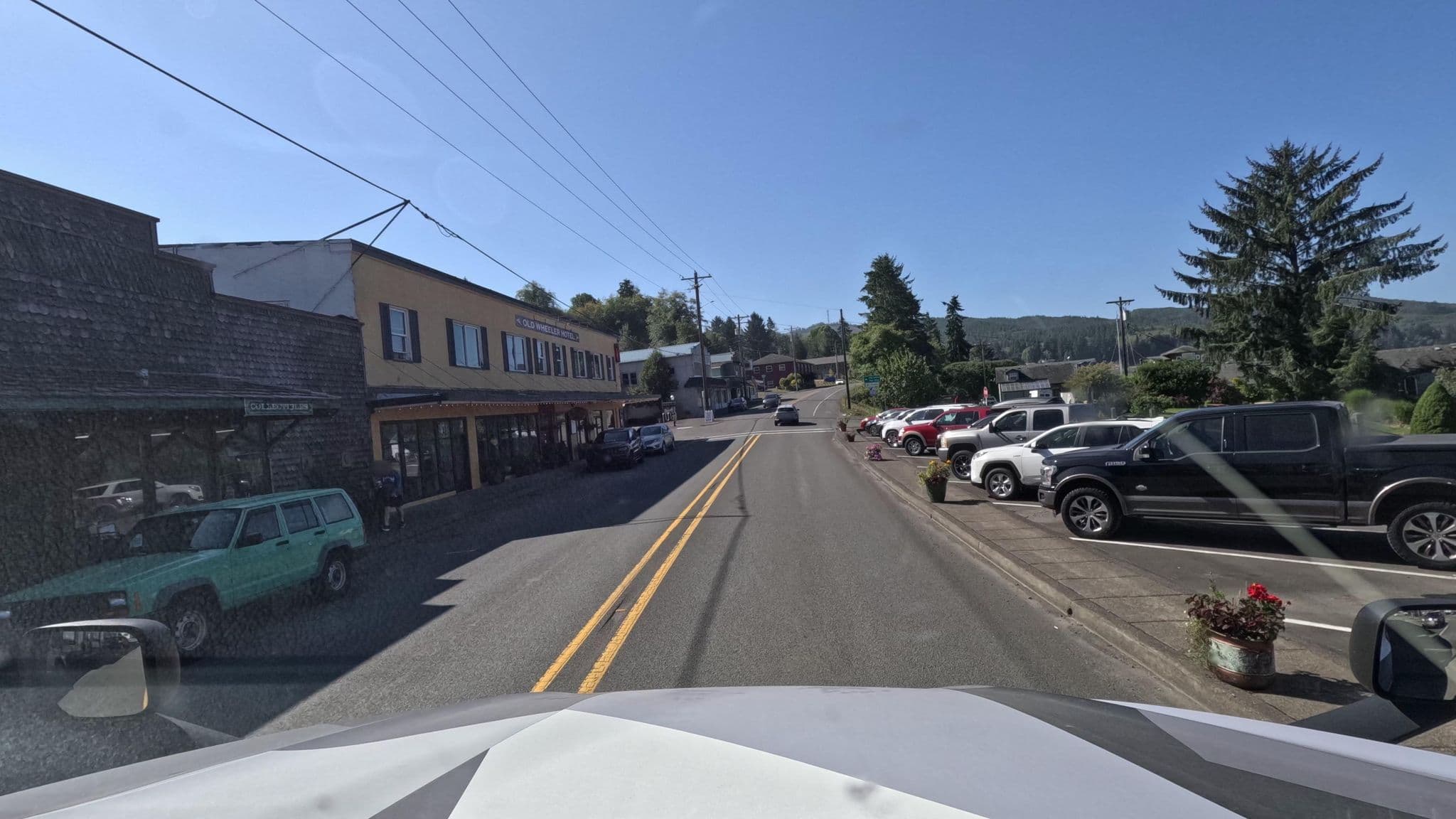 Street view near Old Wheeler Hotel, Rockaway Beach — © bct (CC BY-SA · Mapillary)
