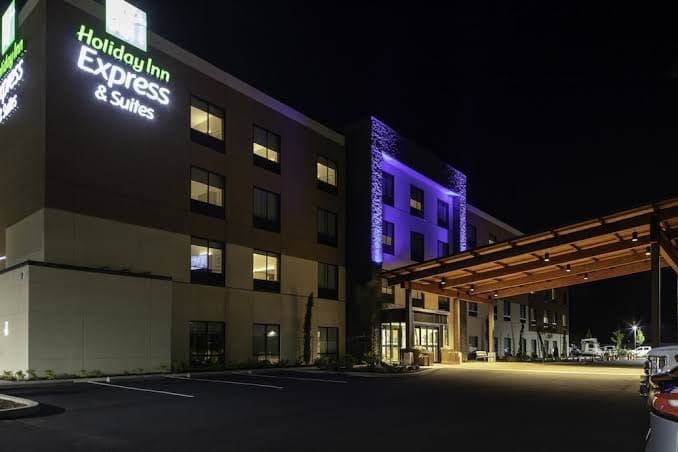 Holiday Inn Express & Suites, Hotel in Chenoweth