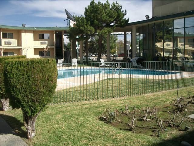 Hometown Inn, Motel in North Hills