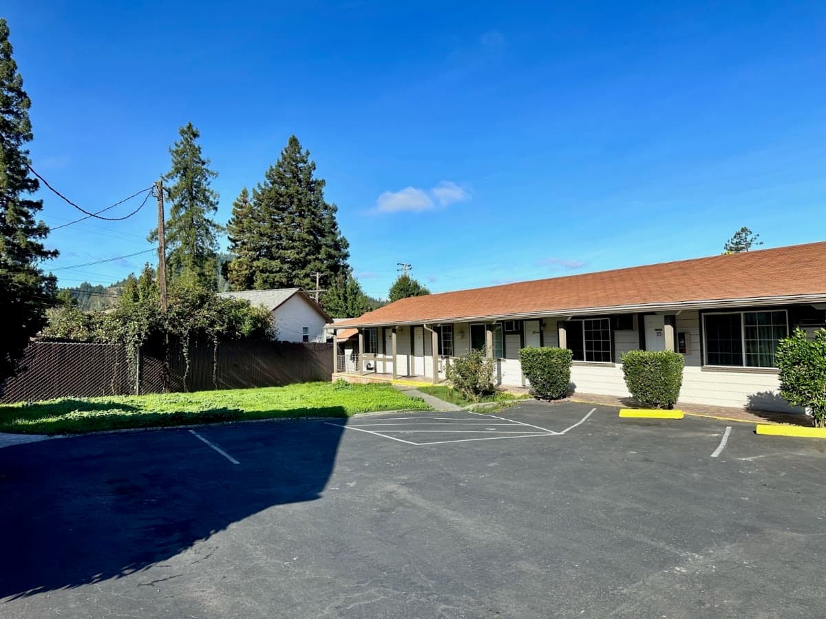Lone Pine Motel, Motel in Redway