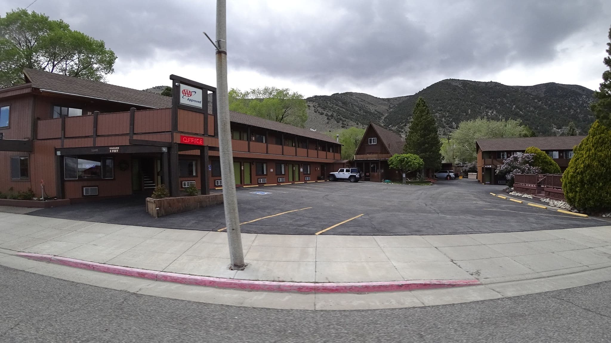 Street view near Murphey's Motel, Mammoth Lakes