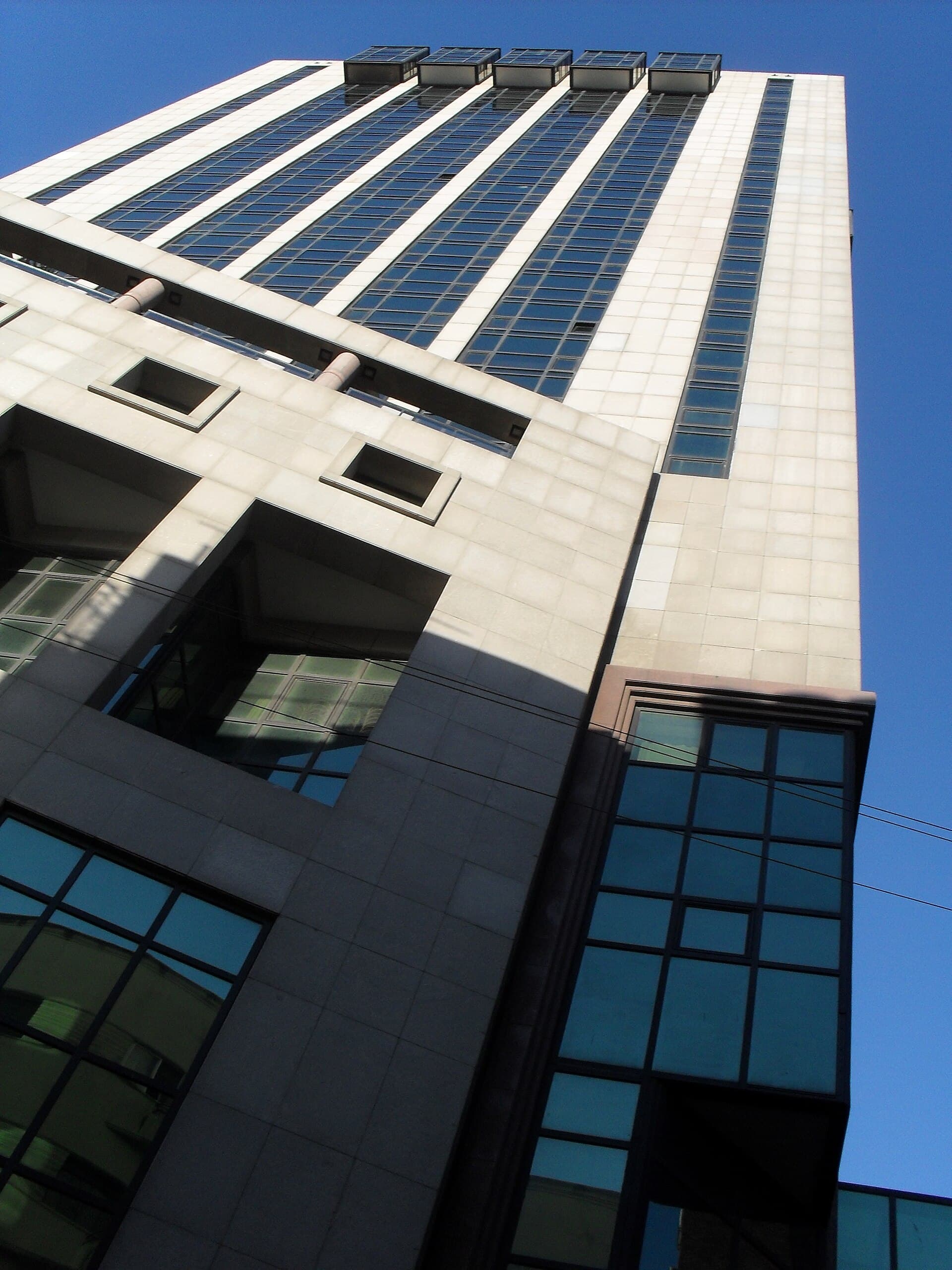 Radisson Montevideo Victoria Plaza Hotel (via Wikimedia Commons, CC BY 3.0)
