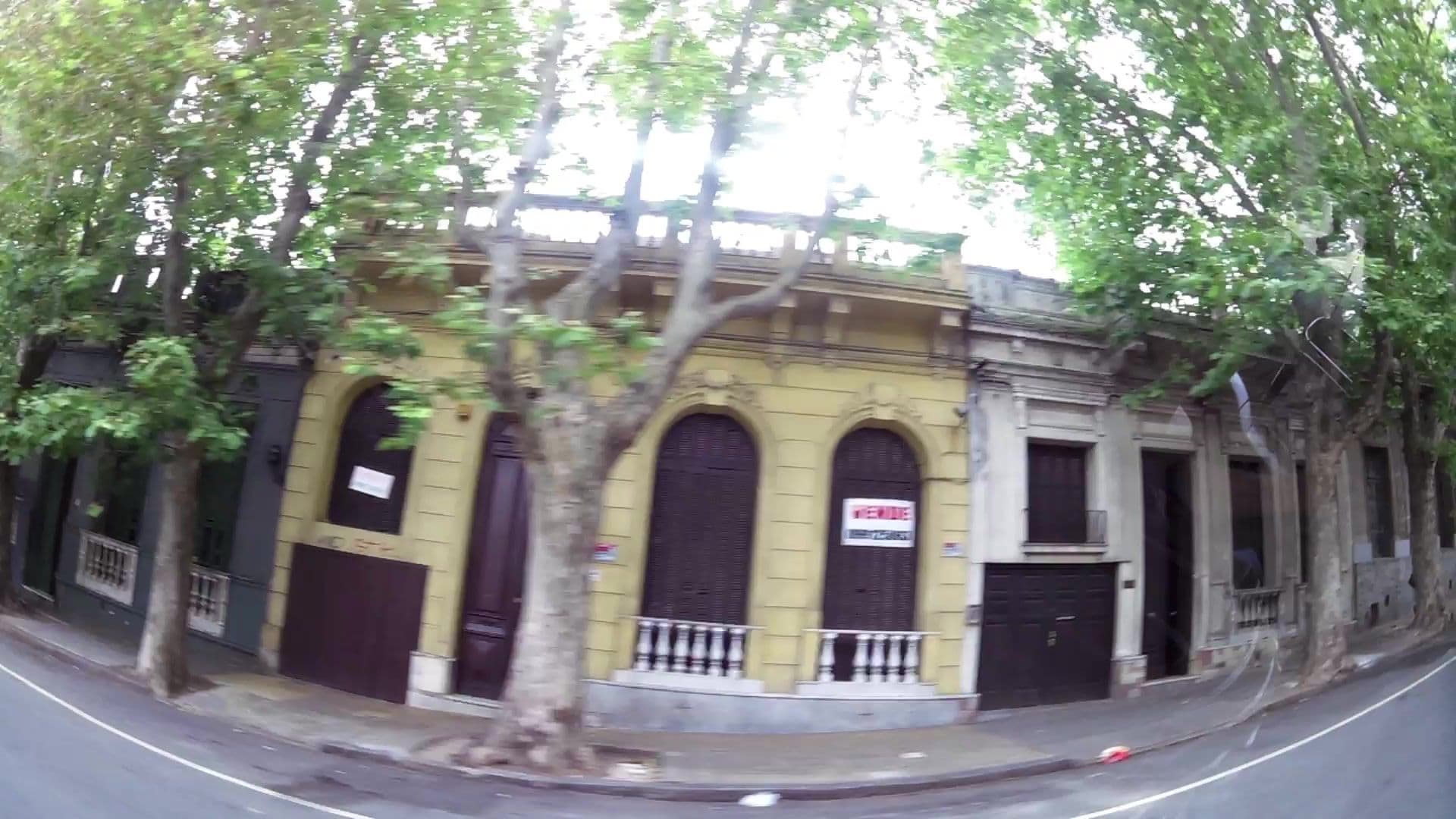 Street view near Che Lagarto, Montevideo — © kaartcam (CC BY-SA · Mapillary)