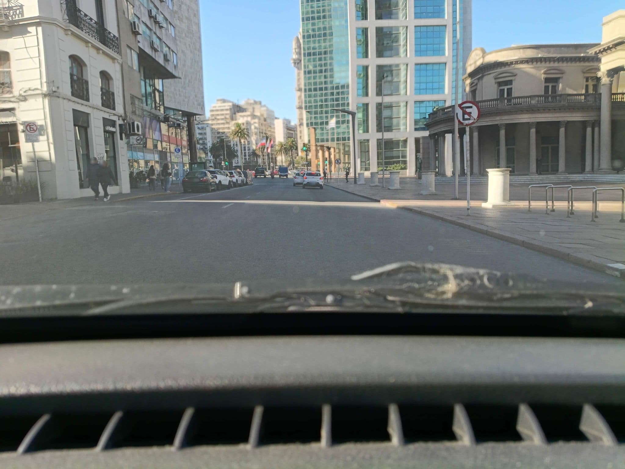 Street view near Splendido Hotel, Montevideo — © viniv (CC BY-SA · Mapillary)
