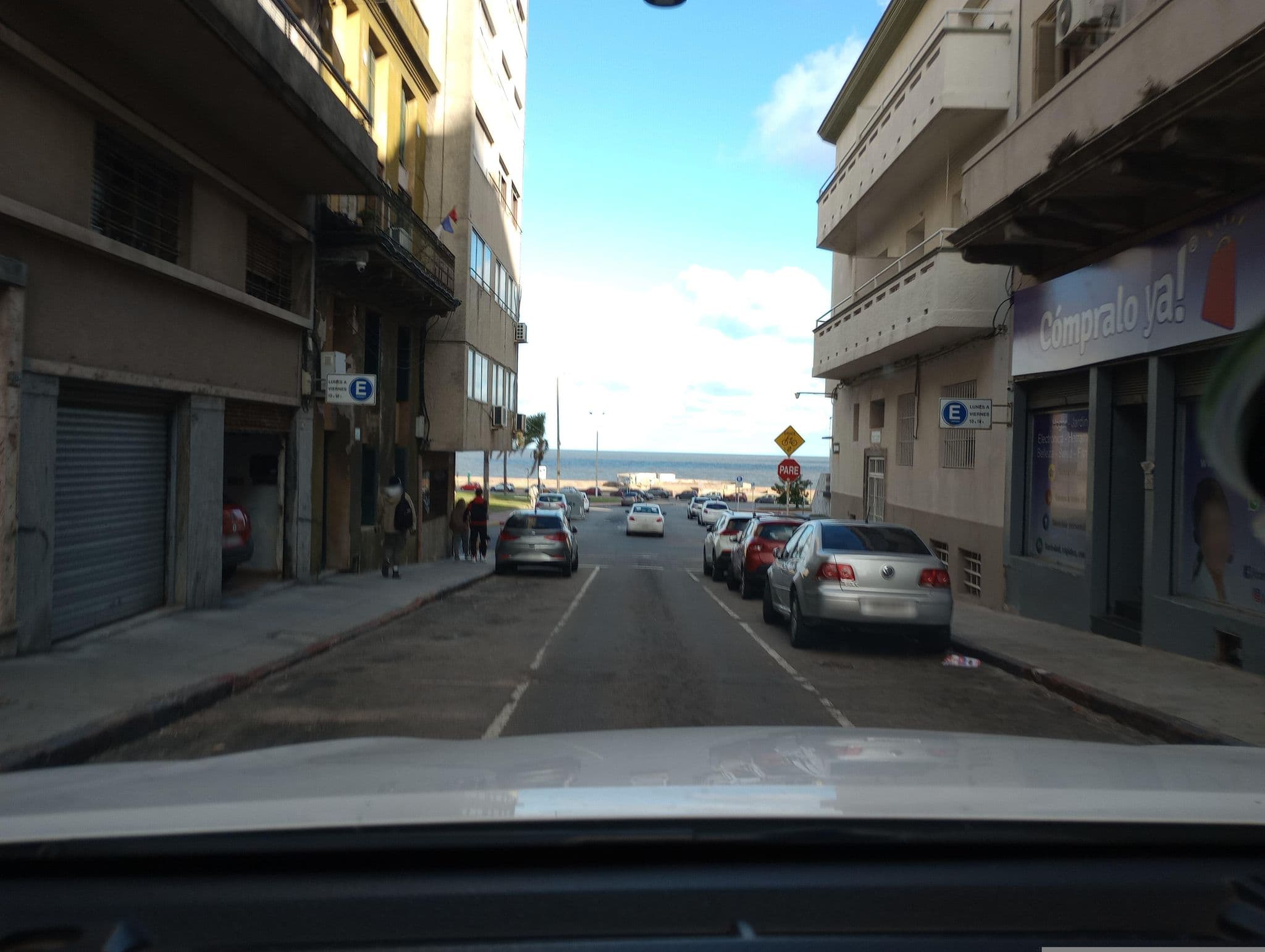 Street view near Circus Hostel & Hotel, Montevideo — © viniv (CC BY-SA · Mapillary)