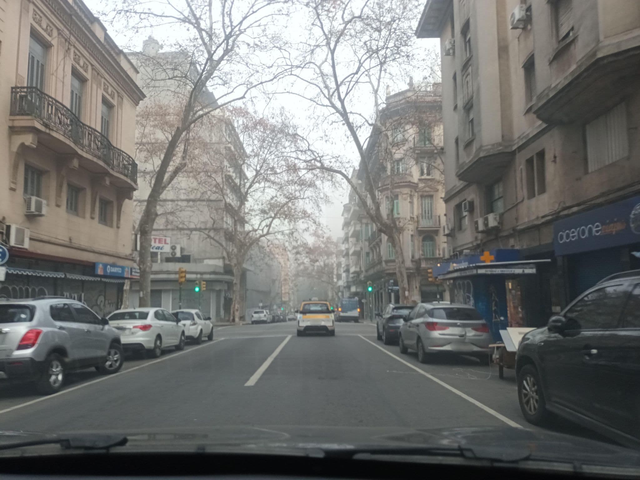 Street view near Hotel Ideal, Montevideo — © CSI (CC BY-SA · Mapillary)