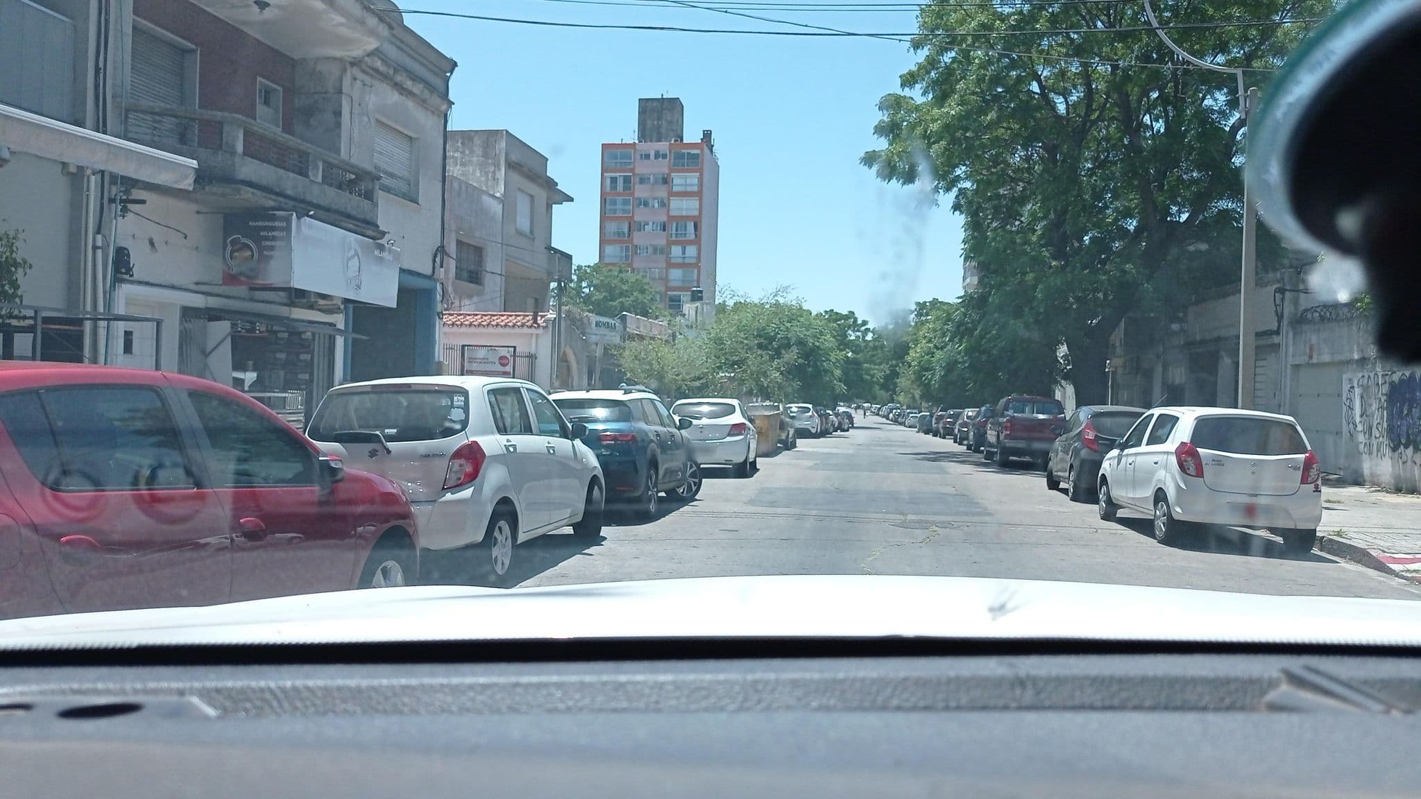 Street view near Ciudadano Suites, Montevideo — © viniv (CC BY-SA · Mapillary)