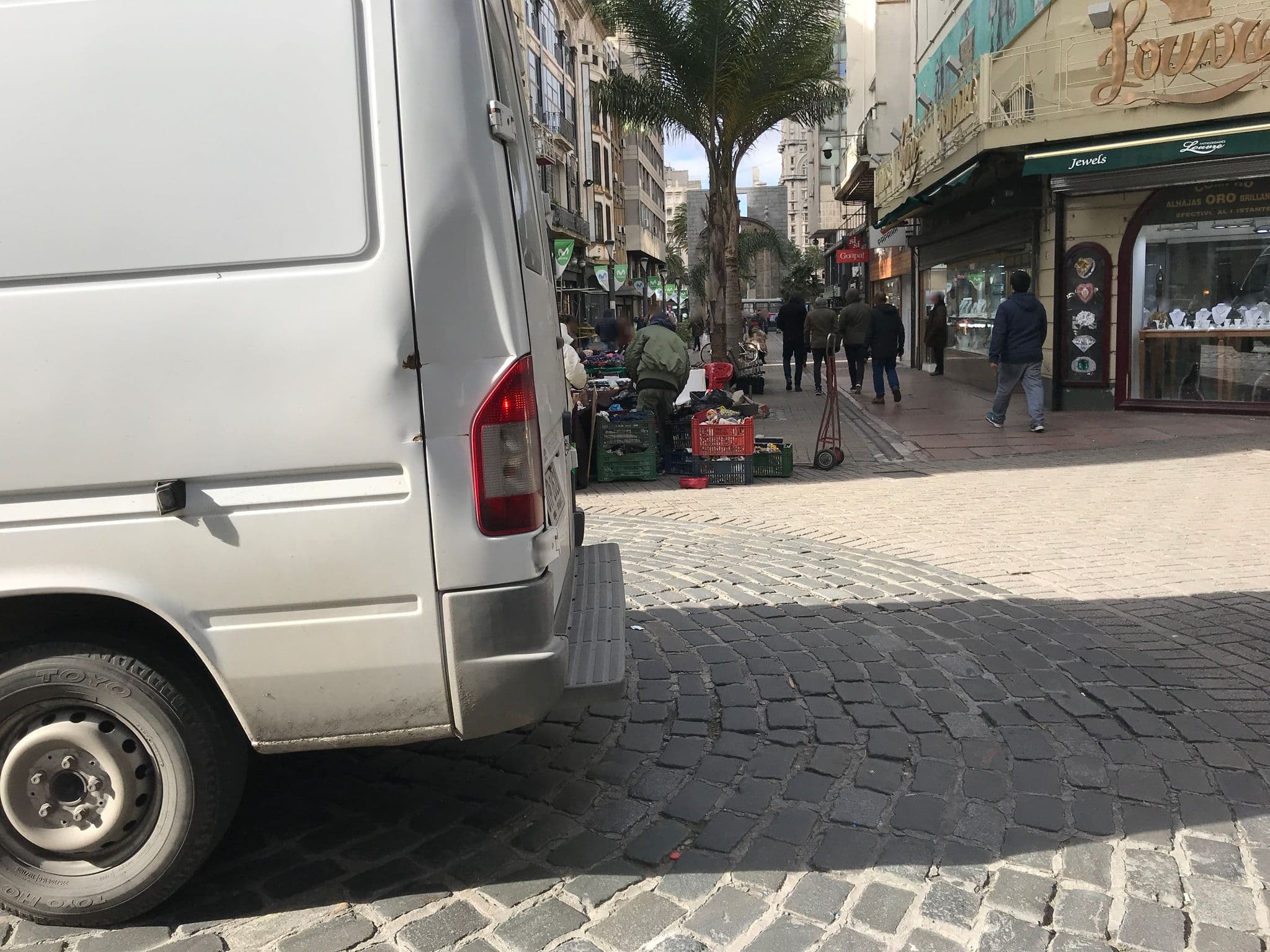 Street view near Viajero Montevideo Hostel, Montevideo — © ejegg (CC BY-SA · Mapillary)