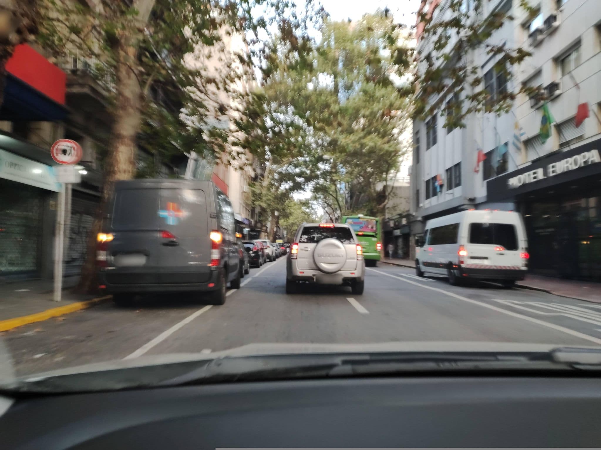 Street view near Hotel Europa, Montevideo — © sirgabouy (CC BY-SA · Mapillary)