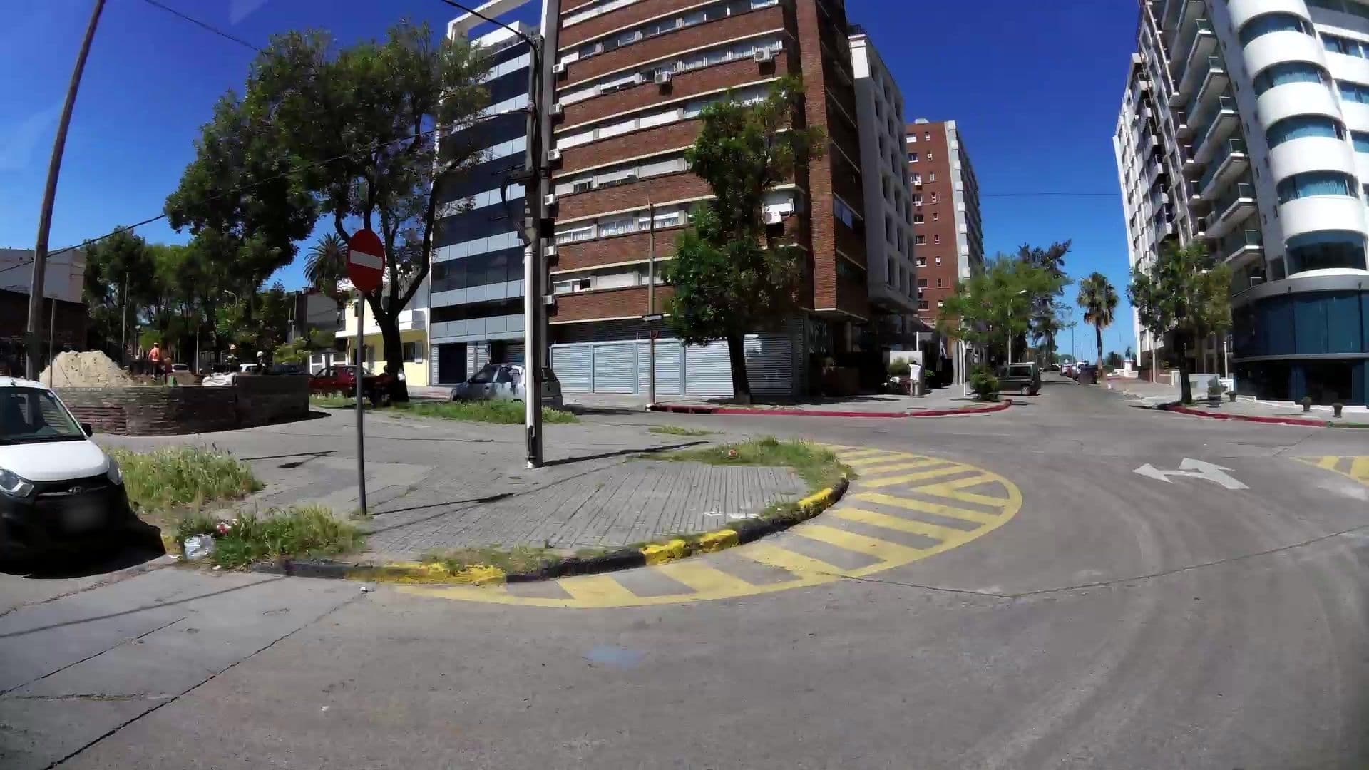 Street view near Palladium Business Hotel, Montevideo — © kaartcam (CC BY-SA · Mapillary)