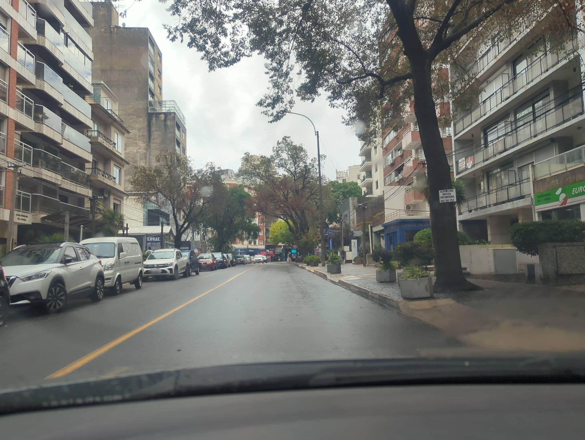 Street view near Armon Suites, Montevideo — © sirgabouy (CC BY-SA · Mapillary)